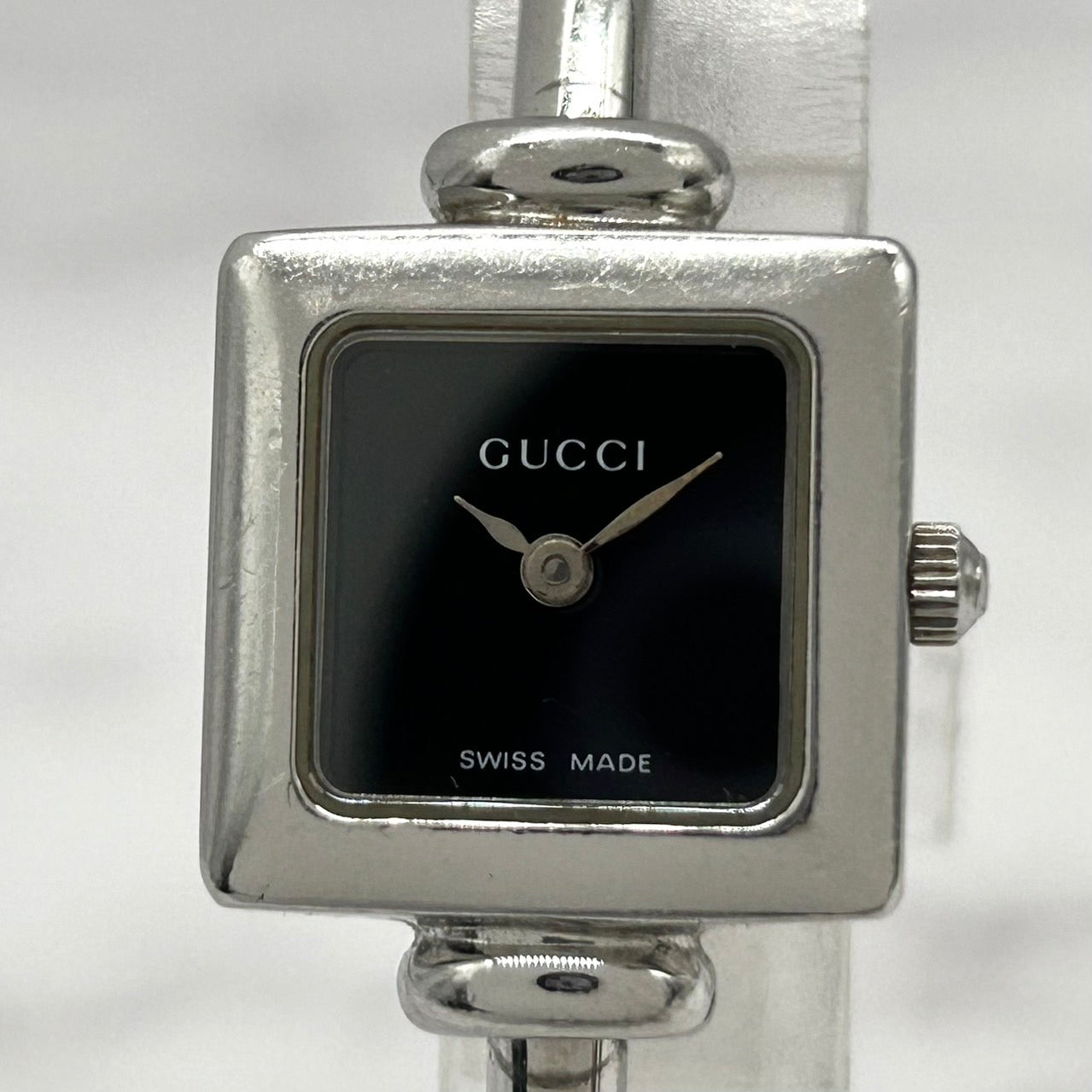 【電池交換済／稼働品】GUCCI グッチ 1900L レディース 腕時計 スクエア ブラック文字盤 シルバー バングルウォッチ ブレスレット アナログ クオーツ エレガント クラシック ドレスウォッチ 人気モデル 定番 スイス製 クリーニング済 G6