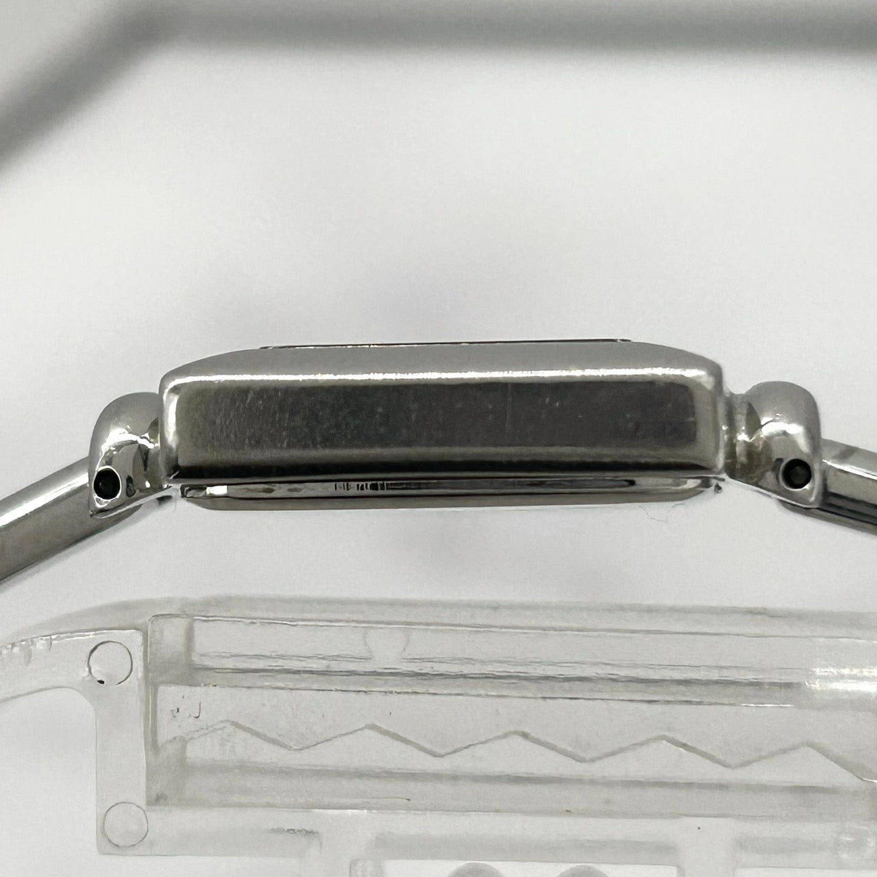 【電池交換済／稼働品】GUCCI グッチ 1900L レディース 腕時計 スクエア ブラック文字盤 シルバー バングルウォッチ ブレスレット アナログ クオーツ エレガント クラシック ドレスウォッチ 人気モデル 定番 スイス製 クリーニング済 G6