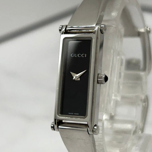 【電池交換済／稼働品】GUCCI グッチ 1500L レディース 腕時計 レクタンギュラー ブラック文字盤 シルバー バングルウォッチ ブレスレット アナログ クオーツ エレガント クラシック ドレスウォッチ 人気モデル 定番 スイス製 クリーニング済 G6