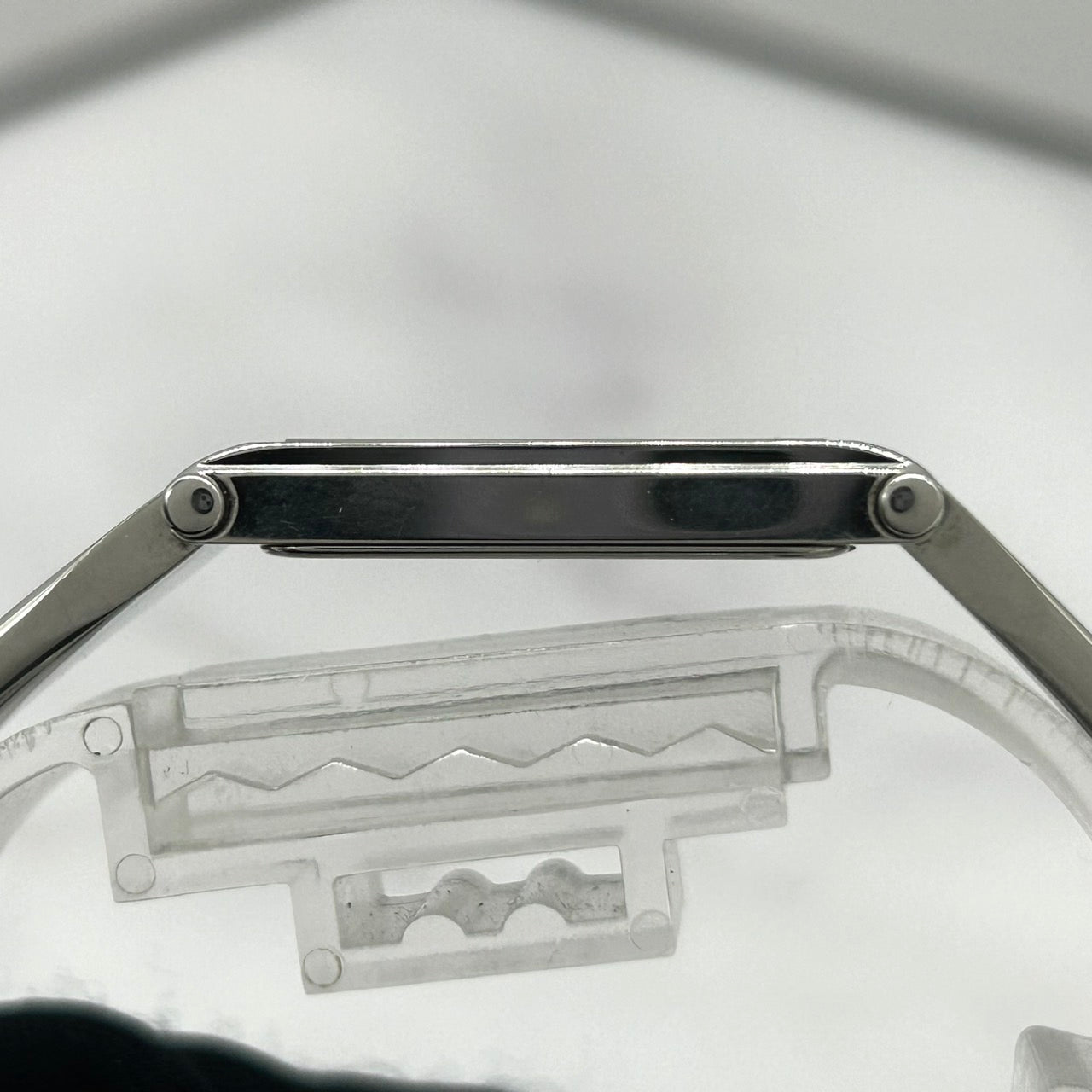 【電池交換済／稼働品】GUCCI グッチ 1500L レディース 腕時計 レクタンギュラー ブラック文字盤 シルバー バングルウォッチ ブレスレット アナログ クオーツ エレガント クラシック ドレスウォッチ 人気モデル 定番 スイス製 クリーニング済 G6