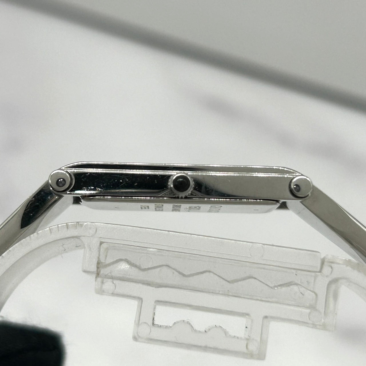 【電池交換済／稼働品】GUCCI グッチ 1500L レディース 腕時計 レクタンギュラー ブラック文字盤 シルバー バングルウォッチ ブレスレット アナログ クオーツ エレガント クラシック ドレスウォッチ 人気モデル 定番 スイス製 クリーニング済 G6