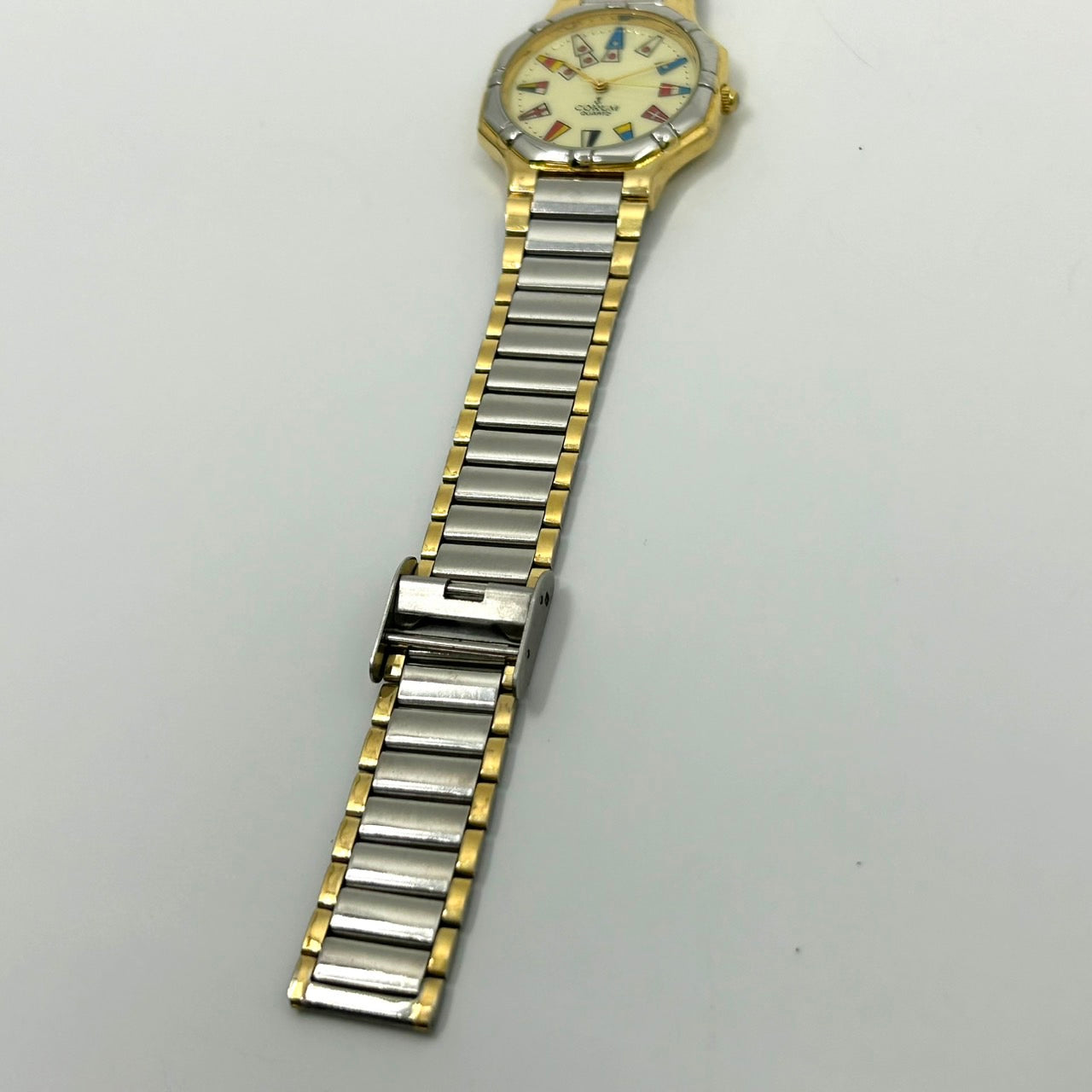 【電池交換済】希少 CORUM コルム アドミラルズカップ 腕時計 メンズ レディース クオーツ 国際信号旗 イエロー文字盤 ゴールド シルバー コンビ ヴィンテージ アンティーク クラシック 高級 スイス製 ユニセックス エレガント G2