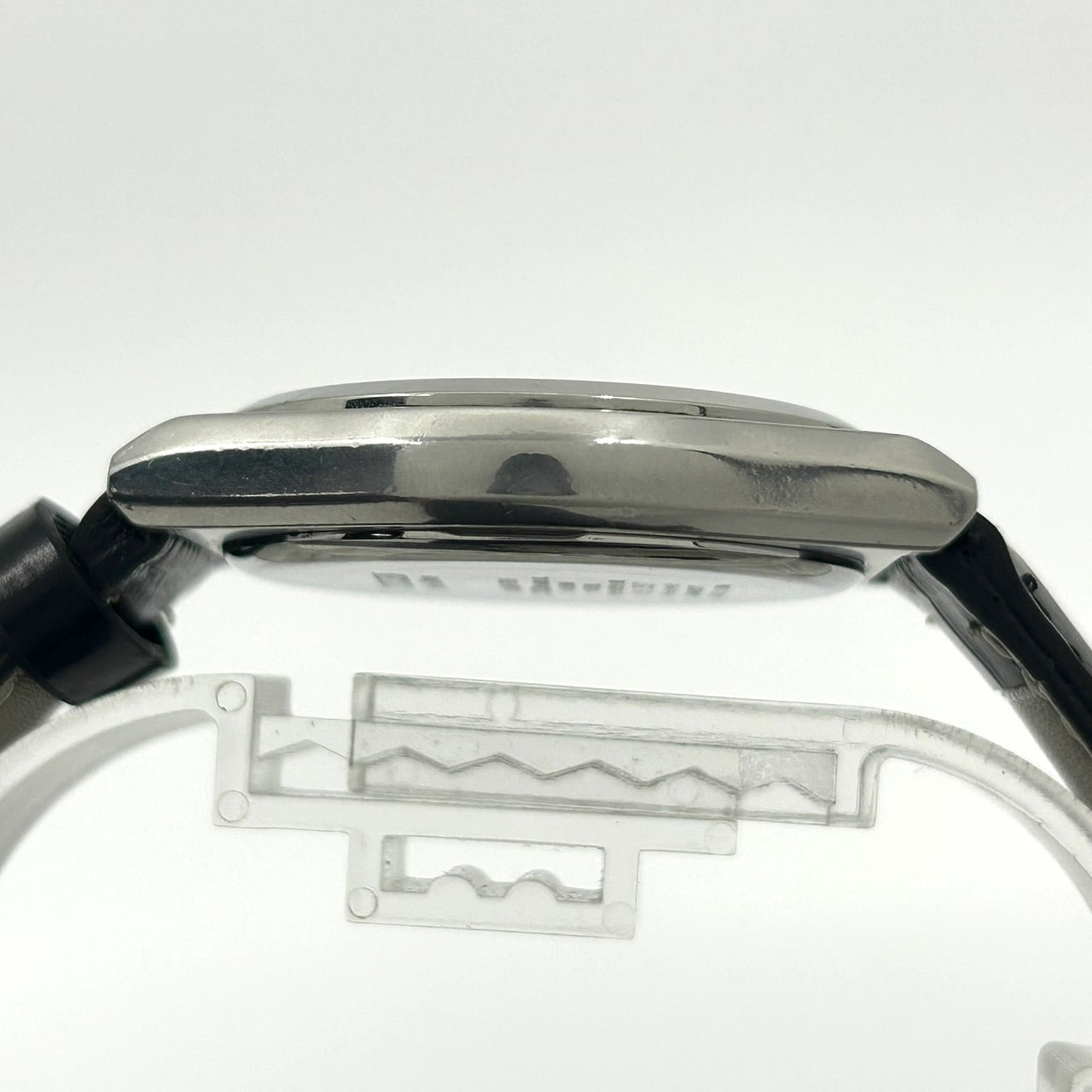 【新品ベルト】citizen シチズン エコドライブ 腕時計 メンズ E111-S020511 ソーラー デイト アナログ シルバー文字盤 レザーベルト シンプル クラシック ビジネス ドレスウォッチ エレガント 通勤 通学 クリーニング済 G3