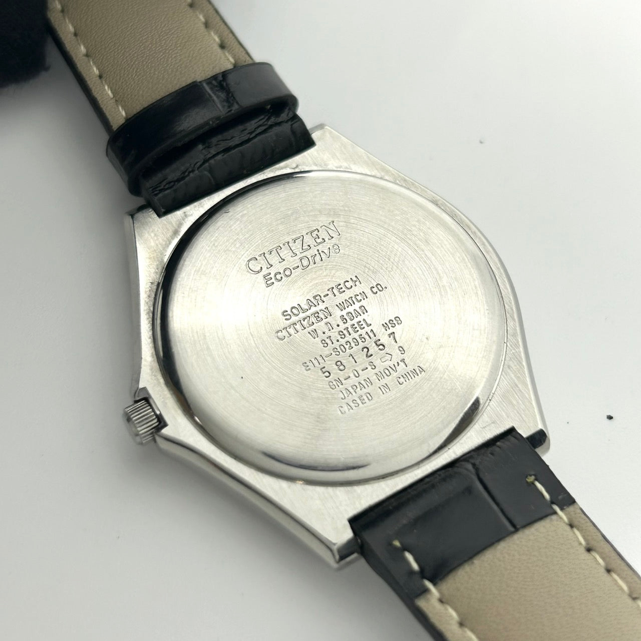 【新品ベルト】citizen シチズン エコドライブ 腕時計 メンズ E111-S020511 ソーラー デイト アナログ シルバー文字盤 レザーベルト シンプル クラシック ビジネス ドレスウォッチ エレガント 通勤 通学 クリーニング済 G3