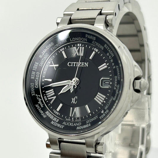 【美品】シチズン クロスシー xC 腕時計 レディース H246-T021820 エコドライブ 電波ソーラー ワールドタイム デイト アナログ 黒文字盤 シルバー ローマ数字 エレガント ビジネス オフィス カジュアル ドレスウォッチ G1