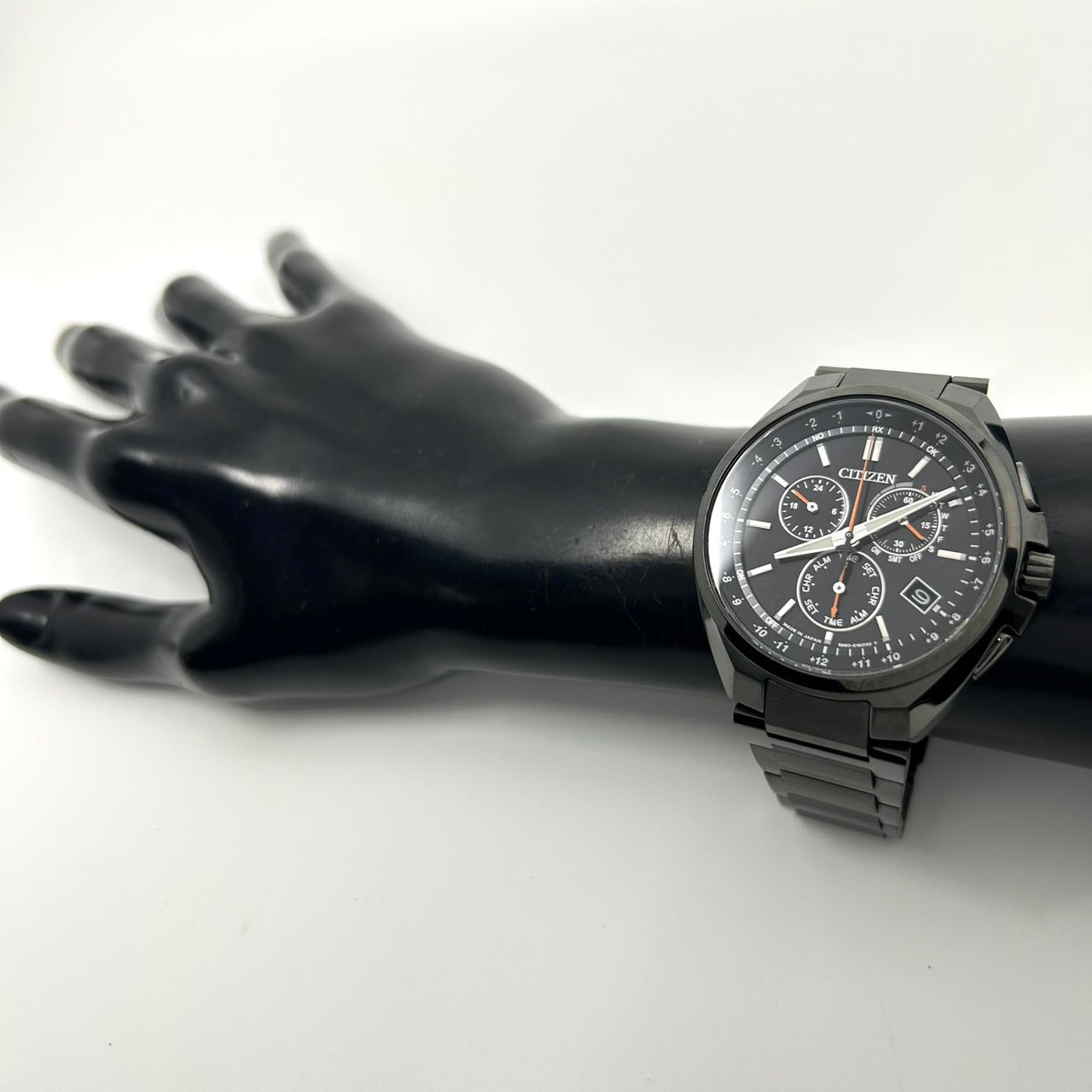 【未使用級/箱付】シチズン アテッサ 腕時計 メンズ E660-S121957 エコドライブ 電波ソーラー クロノグラフ ワールドタイム デイト チタン ブラック文字盤 アナログ ビジネス 高機能 軽量 スタイリッシュ エレガント 高級 クリーニング済 G