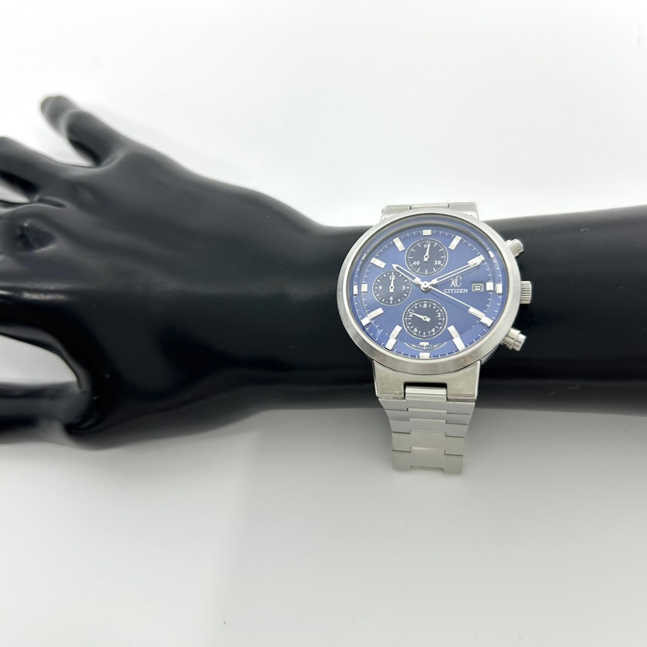 【電池交換済／稼働品】 CITIZEN シチズン xC クロスシー メンズ 腕時計 0560-H16889 クオーツ クロノグラフ デイト 青文字盤 シルバー ステンレススチール アナログ エレガント クラシック ビジネス フォーマル クリーニング済 G4