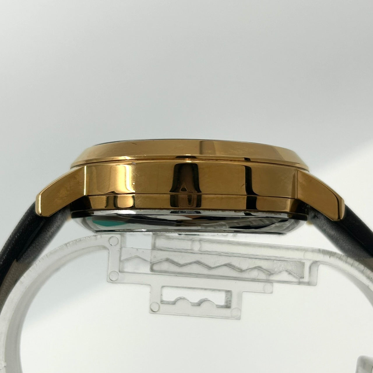 【電池交換済／稼働品／美品／箱付】 Kate Spade ケイトスペード スマートウォッチ KST23100 レディース 腕時計 ハイブリッド アナログ cheers! シャンパン ブラック文字盤 ゴールド ブラックレザーベルト エレガント フェミニン G