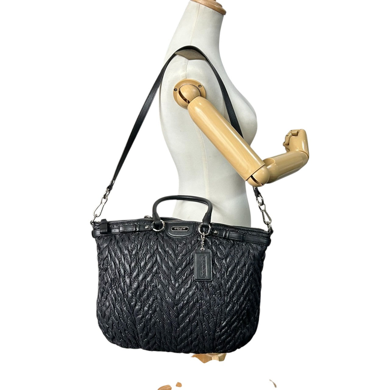 【未使用級/クリーニング済】COACH コーチ マディソン キルテッド シェブロン F18634 2WAY トートバッグ ショルダーバッグ レザー 黒 レディース 大容量 A4収納可 ビジネス 通勤通学 エレガント 肩掛け 斜め掛け チャーム 保存袋付 S31