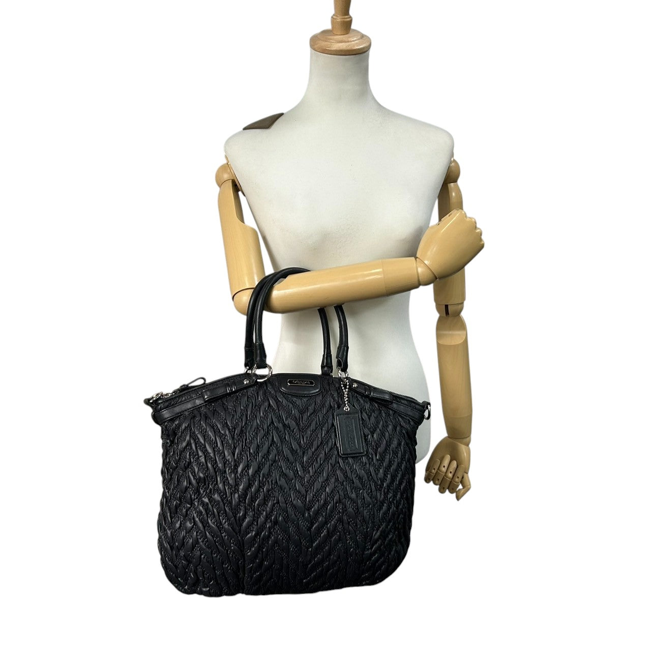 【未使用級/クリーニング済】COACH コーチ マディソン キルテッド シェブロン F18634 2WAY トートバッグ ショルダーバッグ レザー 黒 レディース 大容量 A4収納可 ビジネス 通勤通学 エレガント 肩掛け 斜め掛け チャーム 保存袋付 S31