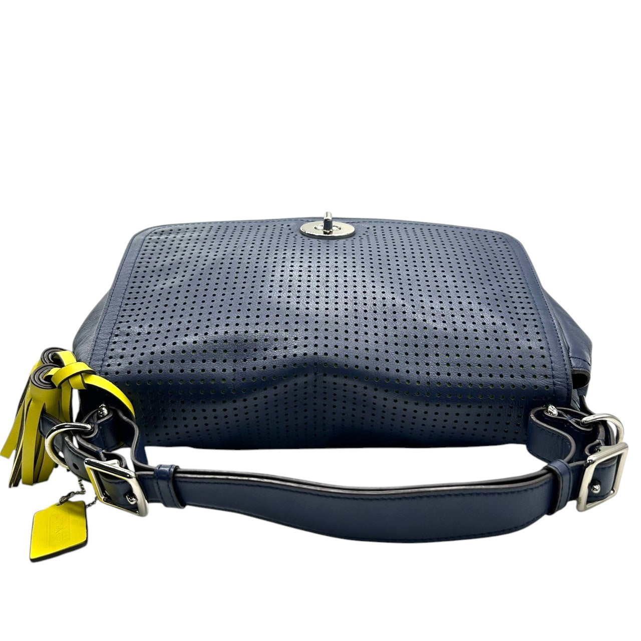 【美品／クリーニング済】COACH コーチ レガシー 22386 2WAY ハンドバッグ ショルダーバッグ パーフォレイテッドレザー ネイビー イエロー レディース 肩掛け 斜め掛け 大容量 タッセル チャーム付 エレガント 自立可 S31