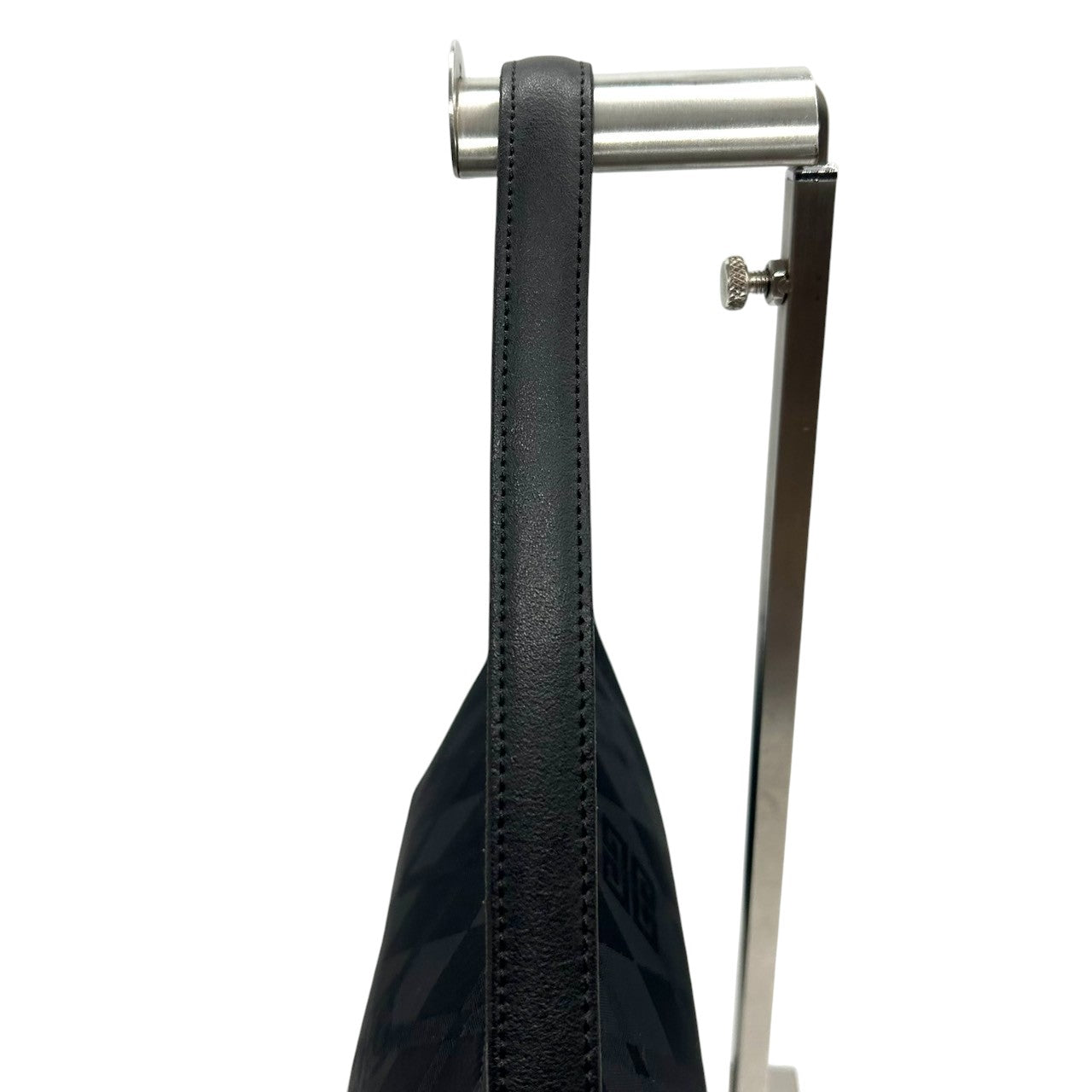 【美品／クリーニング済】 GIVENCHY ジバンシィ ジバンシー ハンドバッグ アクセサリーポーチ 4Gロゴ ナイロン レザー 黒 レディース トライアングル 三角 ピラミッド型 ミニバッグ ビンテージ クラシック フォーマル パーティー S31