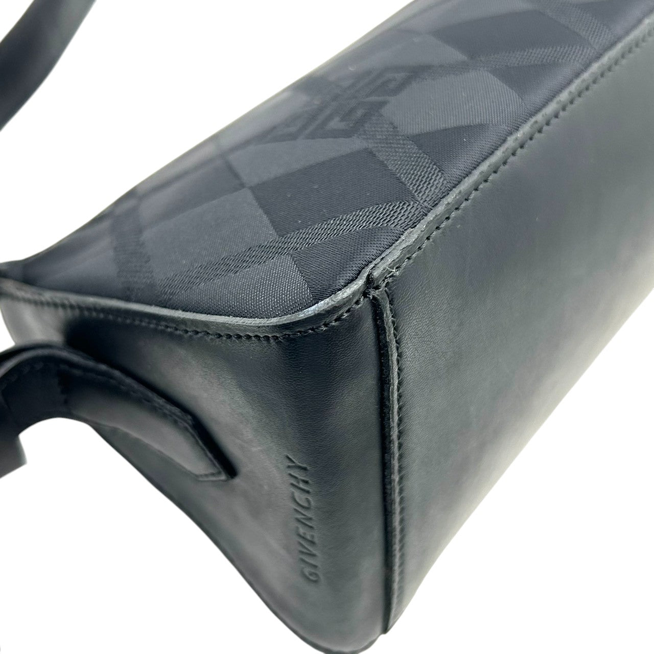 【美品／クリーニング済】 GIVENCHY ジバンシィ ジバンシー ハンドバッグ アクセサリーポーチ 4Gロゴ ナイロン レザー 黒 レディース トライアングル 三角 ピラミッド型 ミニバッグ ビンテージ クラシック フォーマル パーティー S31