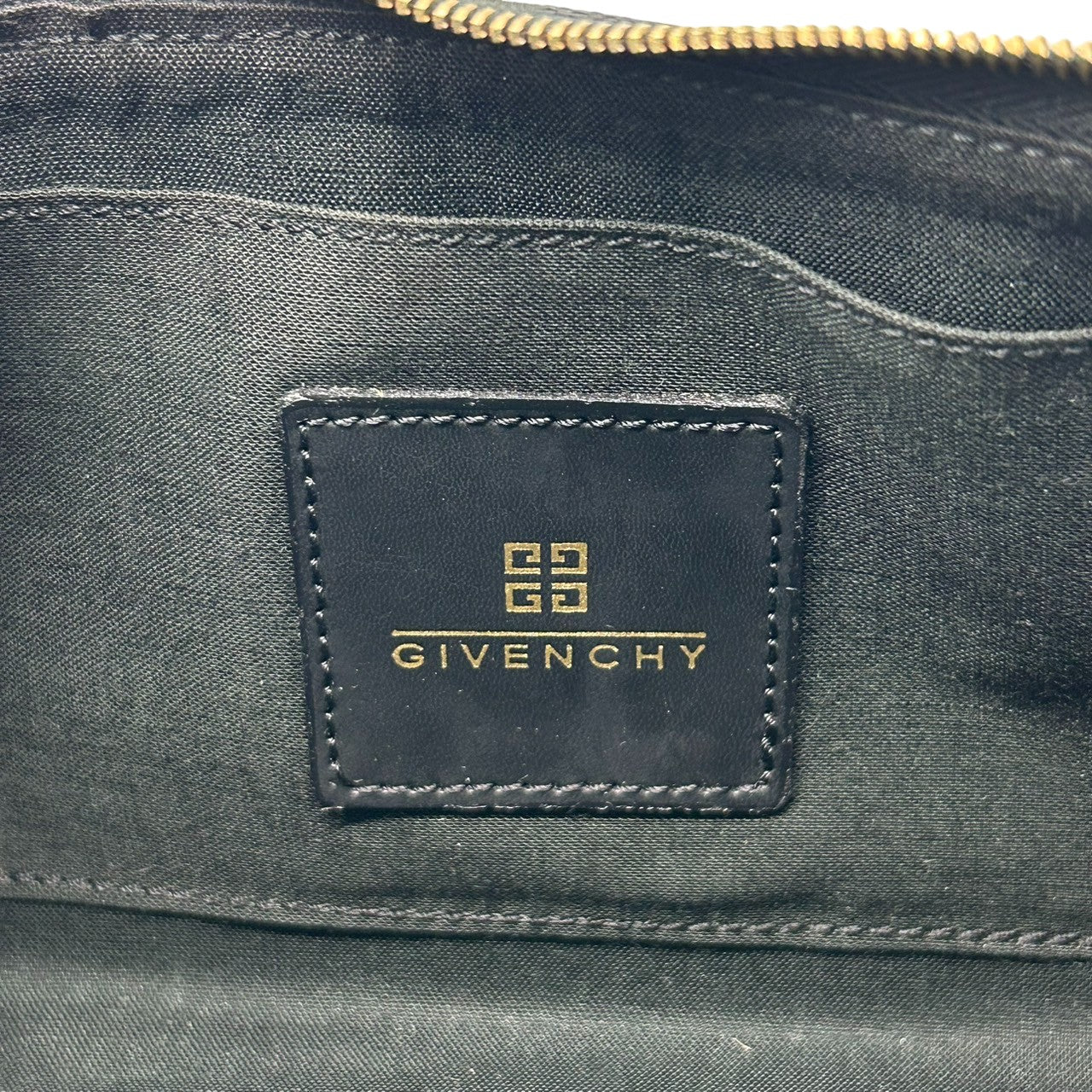 【美品／クリーニング済】 GIVENCHY ジバンシィ ジバンシー ハンドバッグ アクセサリーポーチ 4Gロゴ ナイロン レザー 黒 レディース トライアングル 三角 ピラミッド型 ミニバッグ ビンテージ クラシック フォーマル パーティー S31