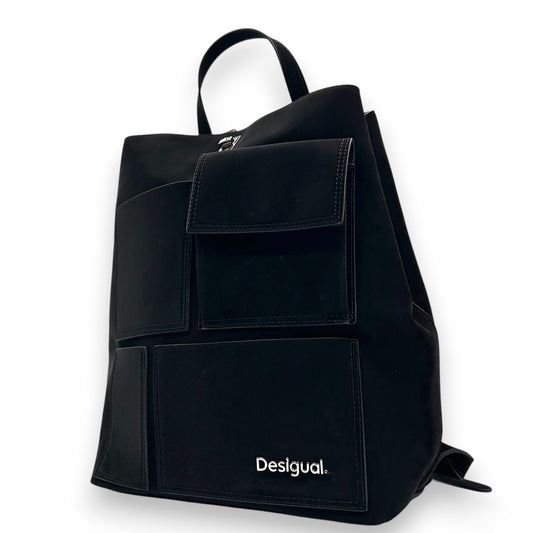 Desigual デシグアル バックパック リュックサック ブラック 黒 レディース メンズ ユニセックス 多機能ポケット A4収納可 PVC スタイリッシュ モダンデザイン 通勤 通学 カジュアル ロゴ シルバー金具 クリーニング済み s49