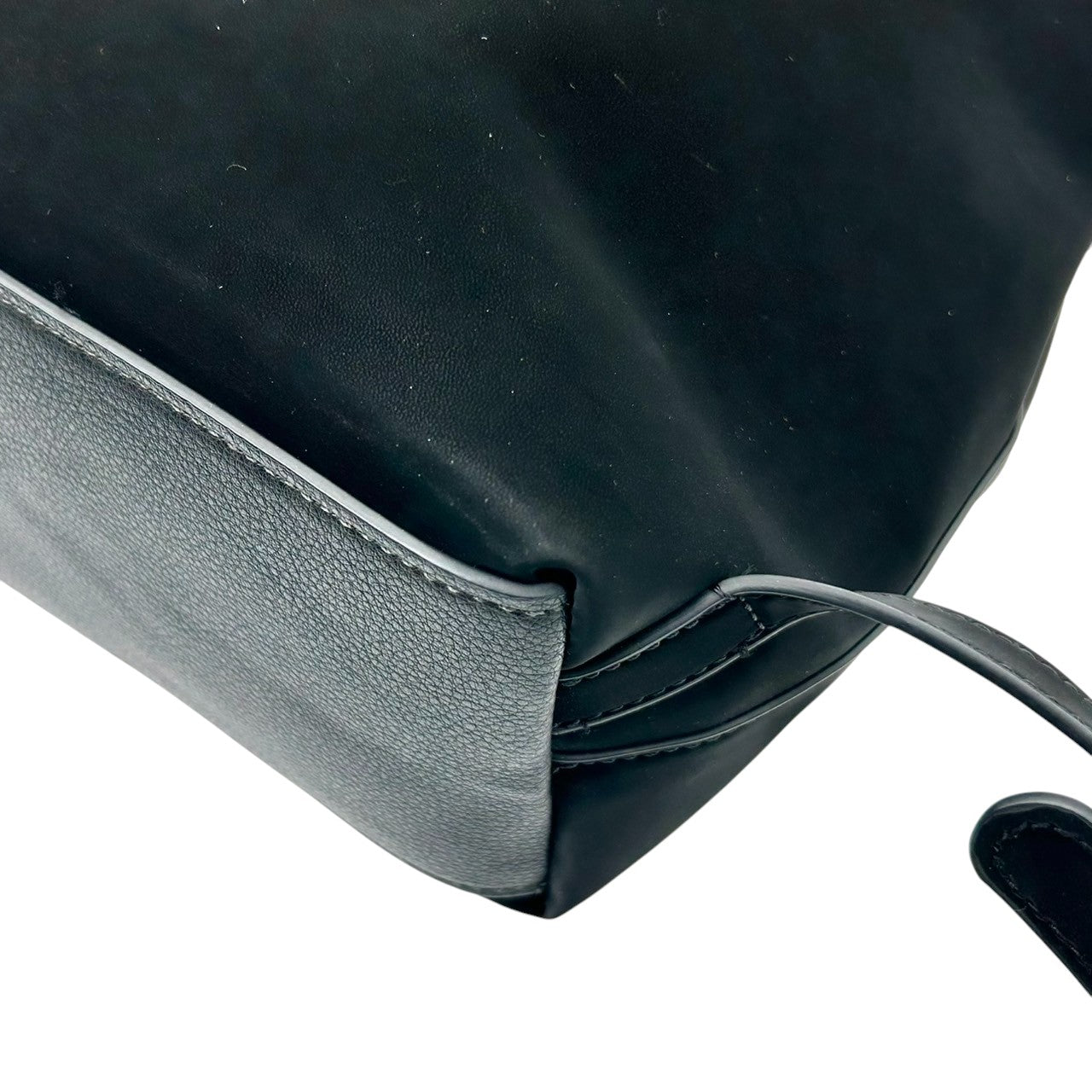 Desigual デシグアル バックパック リュックサック ブラック 黒 レディース メンズ ユニセックス 多機能ポケット A4収納可 PVC スタイリッシュ モダンデザイン 通勤 通学 カジュアル ロゴ シルバー金具 クリーニング済み s49