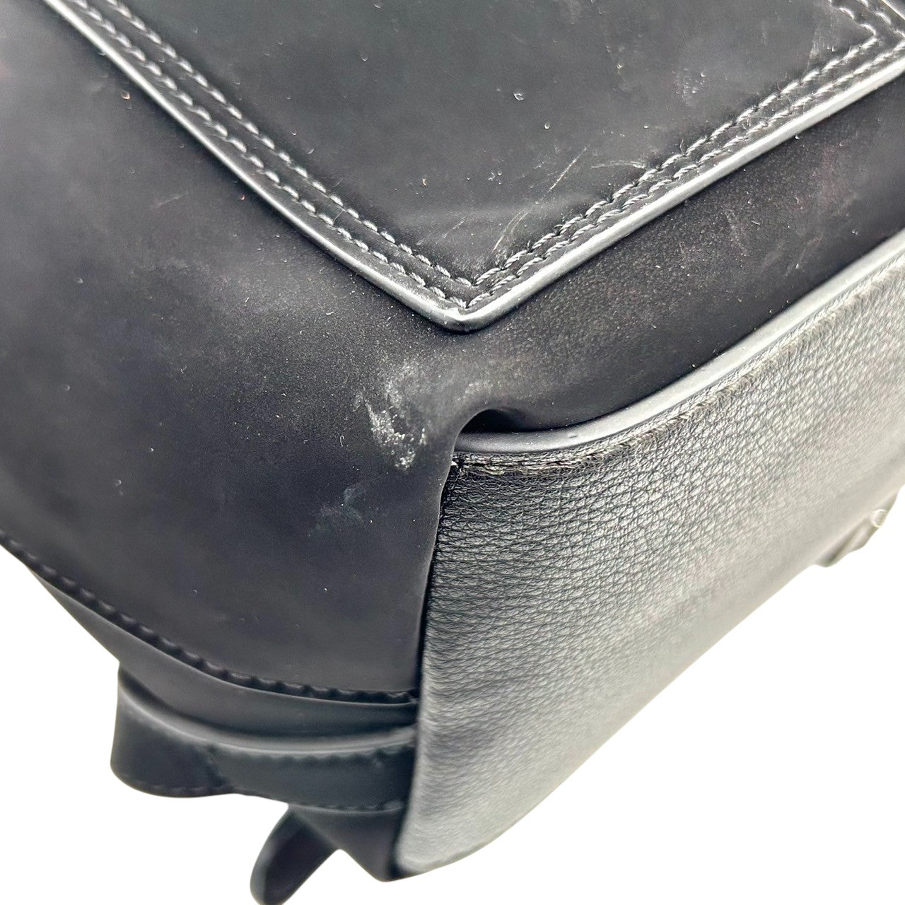 Desigual デシグアル バックパック リュックサック ブラック 黒 レディース メンズ ユニセックス 多機能ポケット A4収納可 PVC スタイリッシュ モダンデザイン 通勤 通学 カジュアル ロゴ シルバー金具 クリーニング済み s49