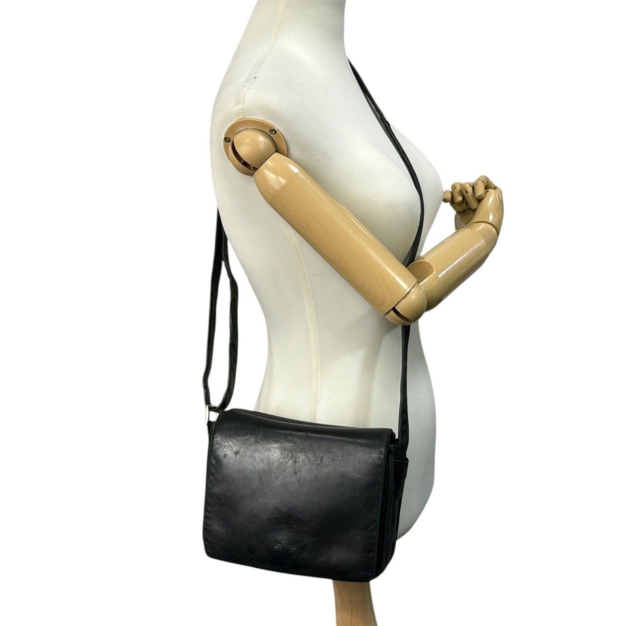 BREE ブリー ショルダーバッグ レザー 本革 ブラック 黒 フラップ式 メンズ レディース ユニセックス 斜め掛け クロスボディ ヴィンテージ クラシック ドイツブランド シンプルデザイン 高品質 クリーニング済み s41