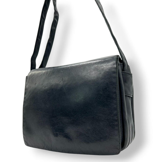 BREE ブリー ショルダーバッグ レザー 本革 ブラック 黒 フラップ式 メンズ レディース ユニセックス 斜め掛け クロスボディ ヴィンテージ クラシック ドイツブランド シンプルデザイン 高品質 クリーニング済み s41