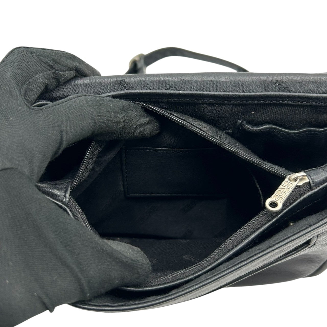 BREE ブリー ショルダーバッグ レザー 本革 ブラック 黒 フラップ式 メンズ レディース ユニセックス 斜め掛け クロスボディ ヴィンテージ クラシック ドイツブランド シンプルデザイン 高品質 クリーニング済み s41