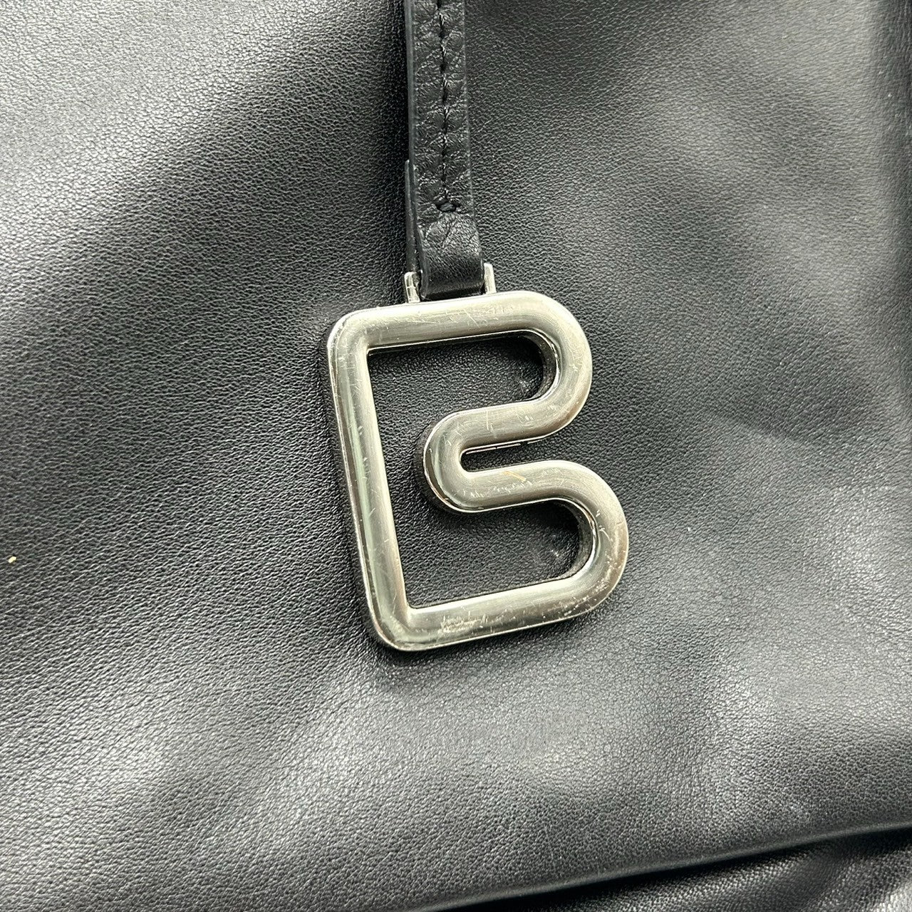 【美品】BREE ブリー 2WAY トートバッグ ショルダーバッグ ビジネスバッグ メンズ レディース レザー 本革 黒 大容量 A4収納可 肩掛け 斜め掛け 通勤 通学 ドイツブランド 高品質 スタイリッシュ ロゴプレート クリーニング済み X2