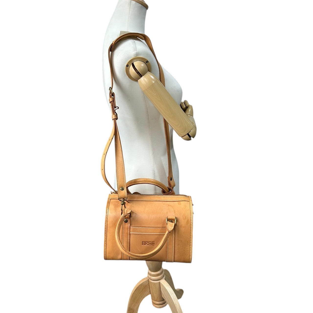 【美品】BREE ブリー 2WAY ボストンバッグ ハンドバッグ ショルダーバッグ ヌメ革 レザー 本革 レディース メンズ ユニセックス 経年変化 エイジング ドイツブランド クラシック ヴィンテージ 肩掛け 斜め掛け ロゴ型押し チャーム付 s41