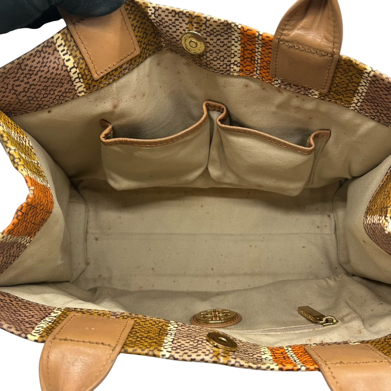 トリーバーチ トートバッグ ストライプ柄 マルチカラー レディース TORY BURCH PVC レザー ブラウン オレンジ A4収納可 肩掛け 大容量 通勤 通学 ハンドバッグ デカロゴ エレガント クラシック 人気モデル s36