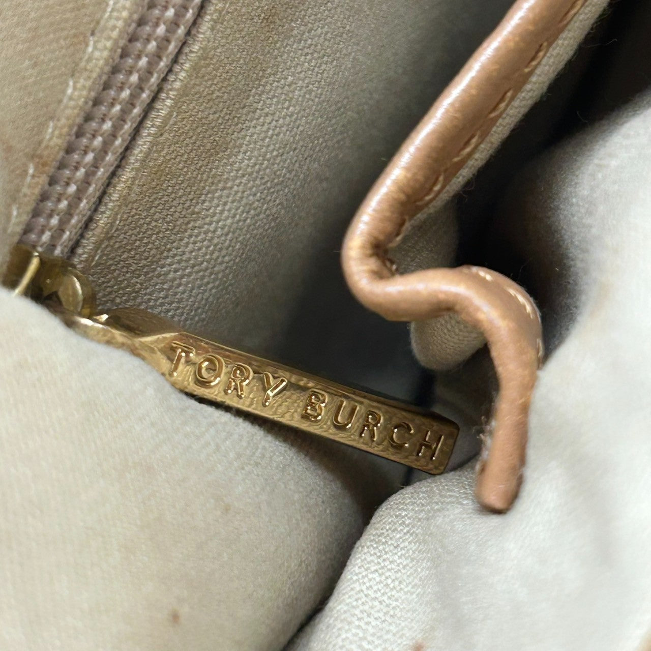 トリーバーチ トートバッグ ストライプ柄 マルチカラー レディース TORY BURCH PVC レザー ブラウン オレンジ A4収納可 肩掛け 大容量 通勤 通学 ハンドバッグ デカロゴ エレガント クラシック 人気モデル s36