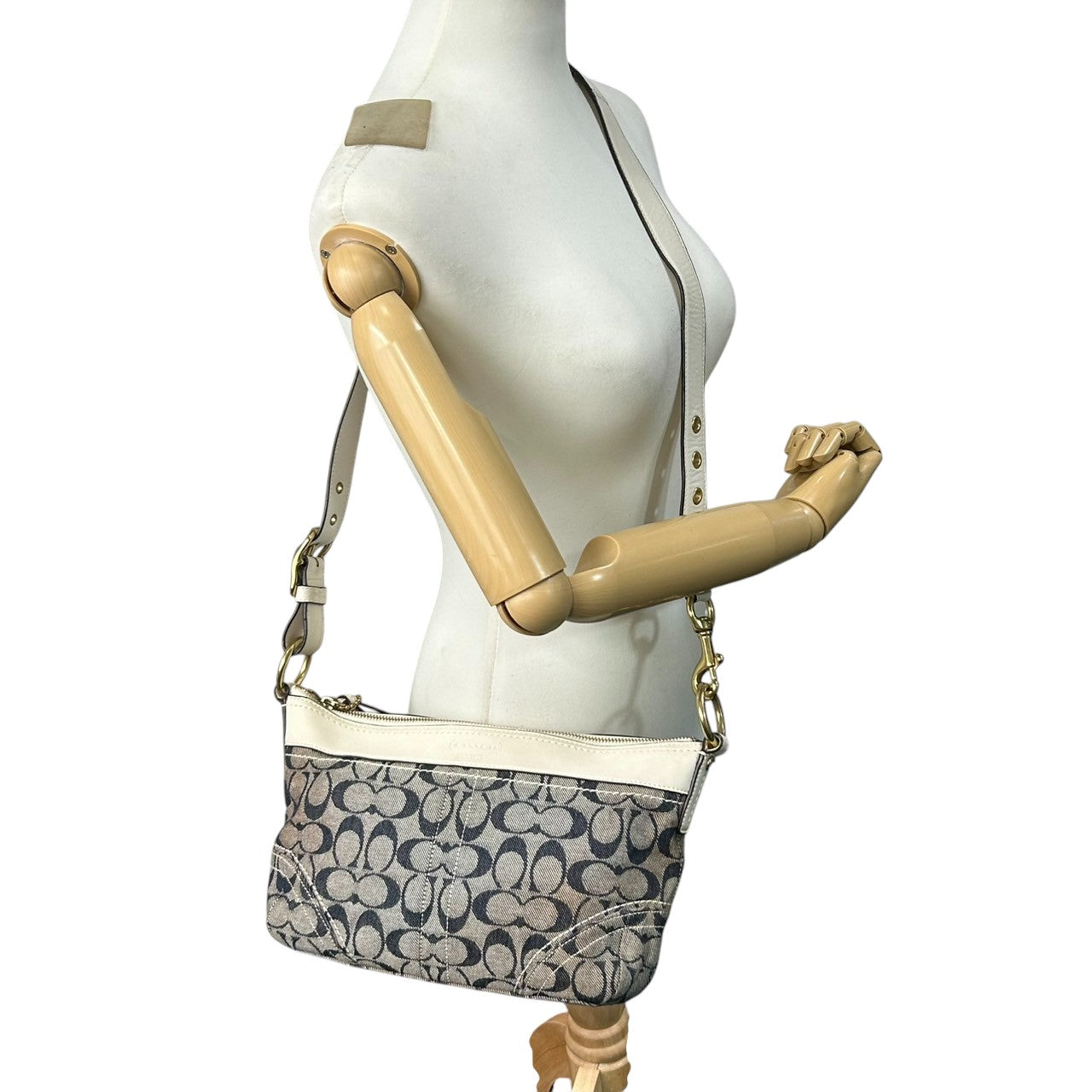 COACH コーチ ショルダーバッグ シグネチャー F10561 キャンバス レザー ネイビー ホワイト レディース ワンショルダー 斜め掛け可 自立可 クラシック エレガント コンパクト デイリーユース 人気 クリーニング済み s78