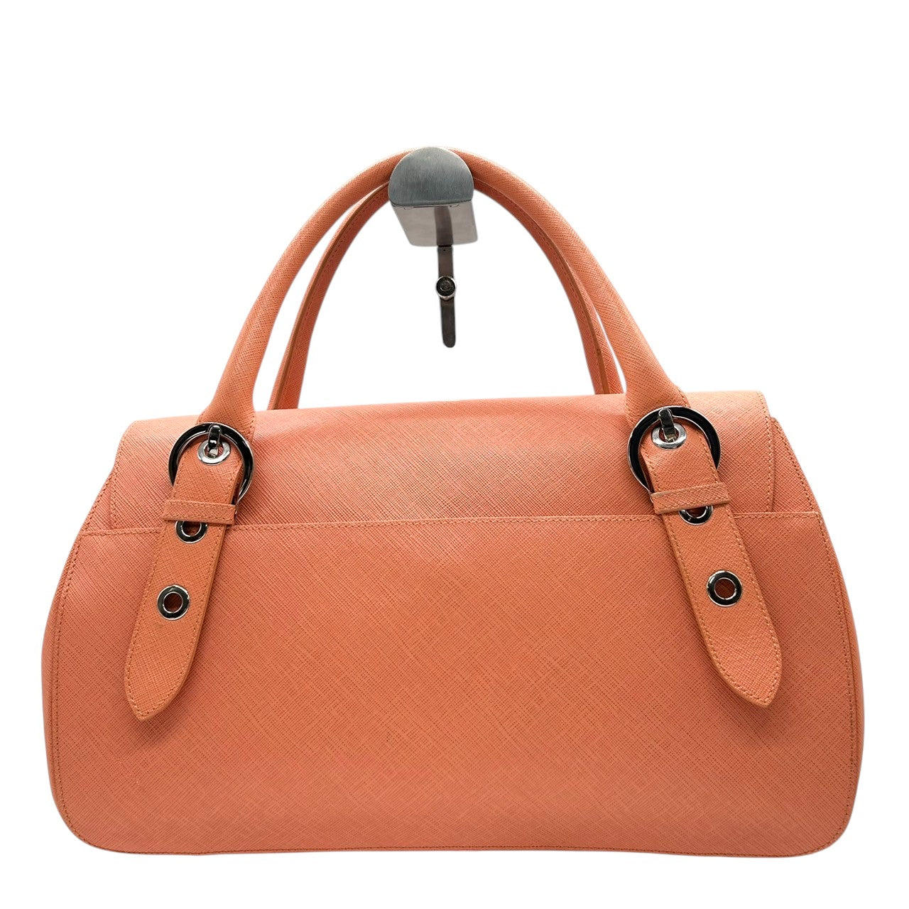 【美品】Salvatore Ferragamo サルヴァトーレフェラガモ ガンチーニ ハンドバッグ AB-21 5322 PVC レザー サーモンピンク シルバー金具 フラップ式 レディース エレガント フェミニン フォーマル 自立可 クリーニング済み D