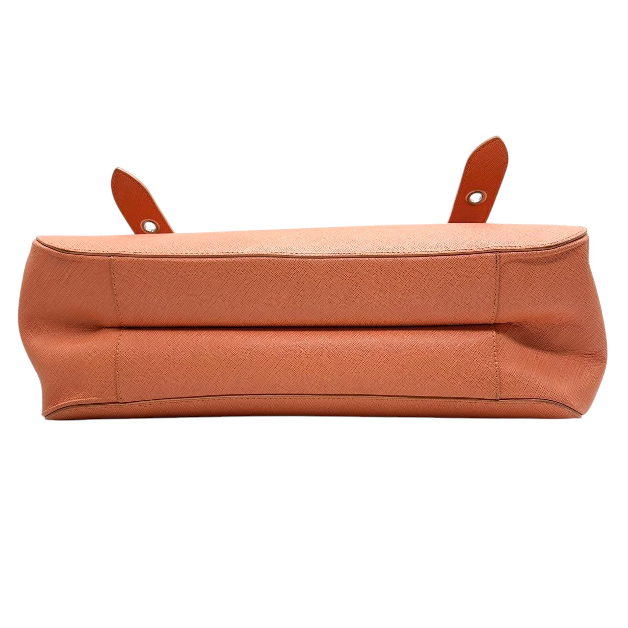 【美品】Salvatore Ferragamo サルヴァトーレフェラガモ ガンチーニ ハンドバッグ AB-21 5322 PVC レザー サーモンピンク シルバー金具 フラップ式 レディース エレガント フェミニン フォーマル 自立可 クリーニング済み D