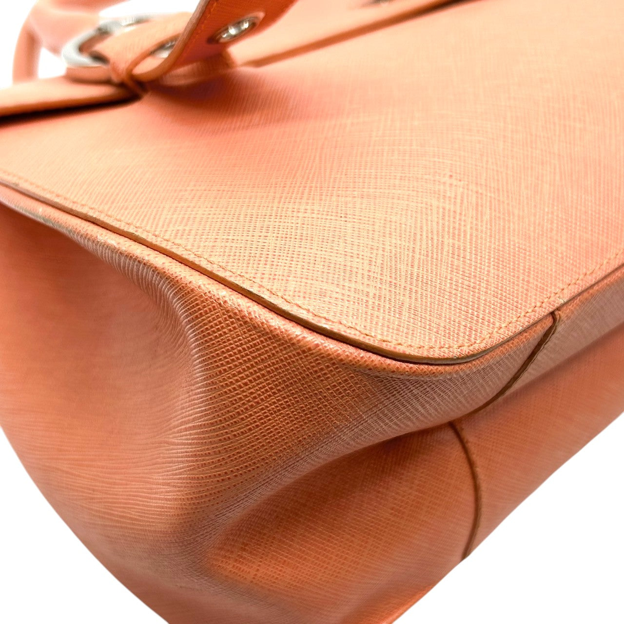 【美品】Salvatore Ferragamo サルヴァトーレフェラガモ ガンチーニ ハンドバッグ AB-21 5322 PVC レザー サーモンピンク シルバー金具 フラップ式 レディース エレガント フェミニン フォーマル 自立可 クリーニング済み D