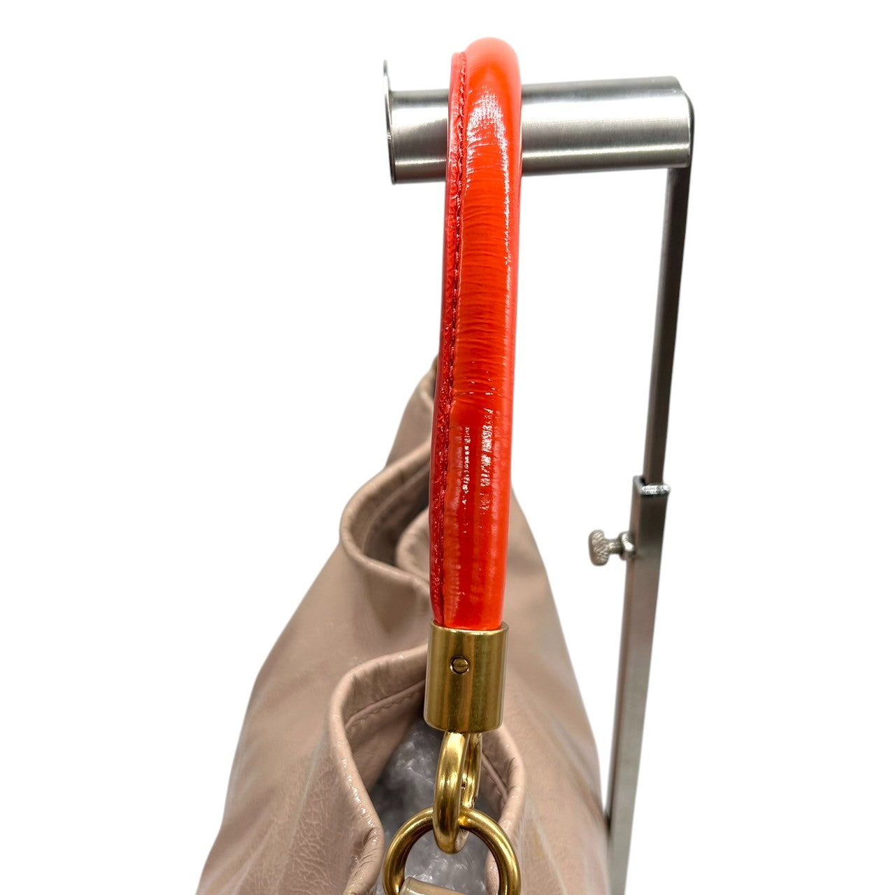 【美品】MARC BY MARC JACOBS 2WAY ハンドバッグ ショルダーバッグ 斜め掛け可 エナメル パテントレザー ベージュ レッド バイカラー ゴールド金具 レディース エレガント フェミニン デイリーユース 大容量 クリーニング済み R