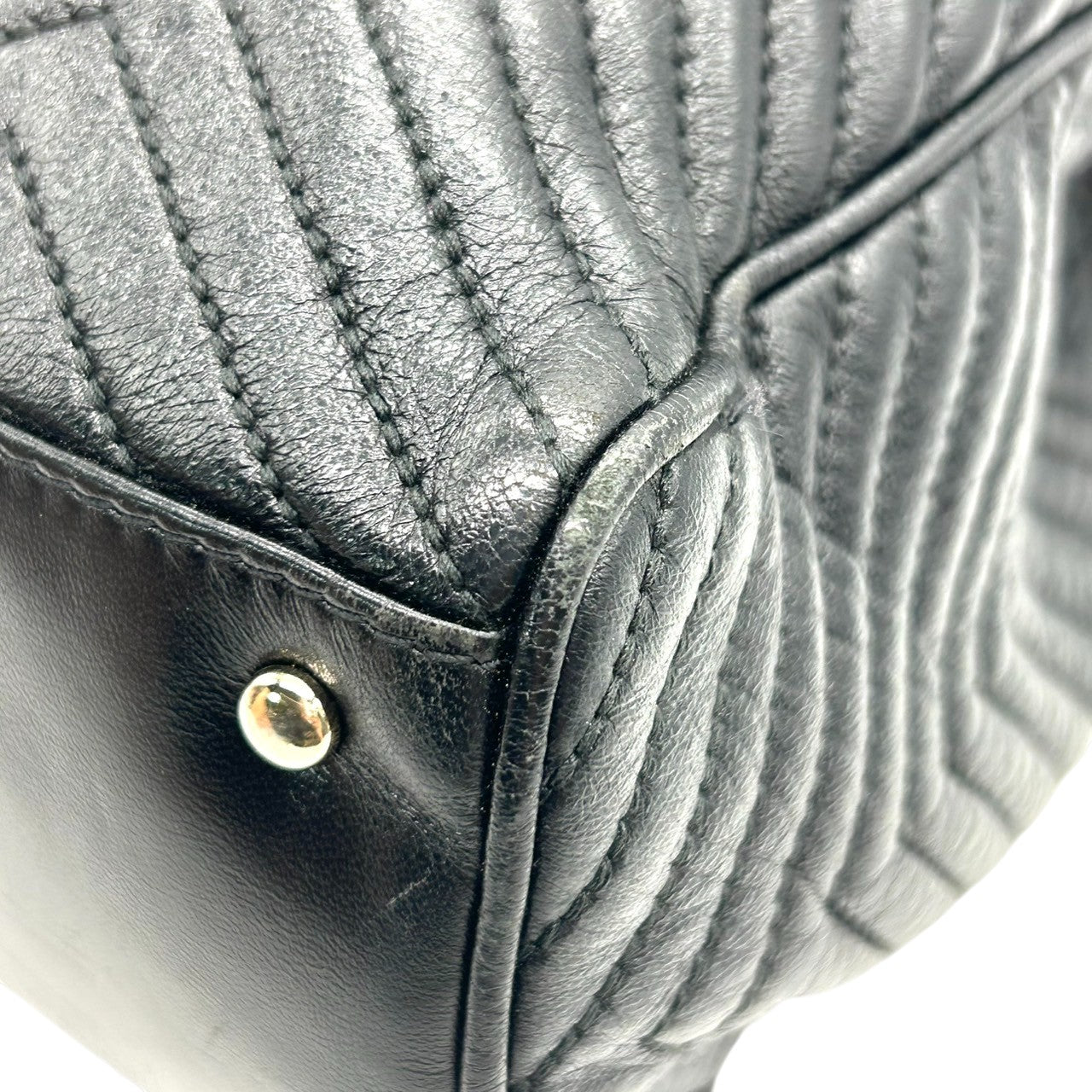 バリー BALLY ハンドバッグ トートバッグ キルティング 幾何学模様 レザー 本革 ブラック 黒 ロゴ金具 タッセルチャーム付き レディース エレガント クラシック フォーマル ビジネス 通勤 自立可 クリーニング済み s53