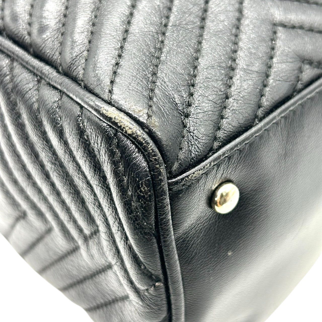 バリー BALLY ハンドバッグ トートバッグ キルティング 幾何学模様 レザー 本革 ブラック 黒 ロゴ金具 タッセルチャーム付き レディース エレガント クラシック フォーマル ビジネス 通勤 自立可 クリーニング済み s53