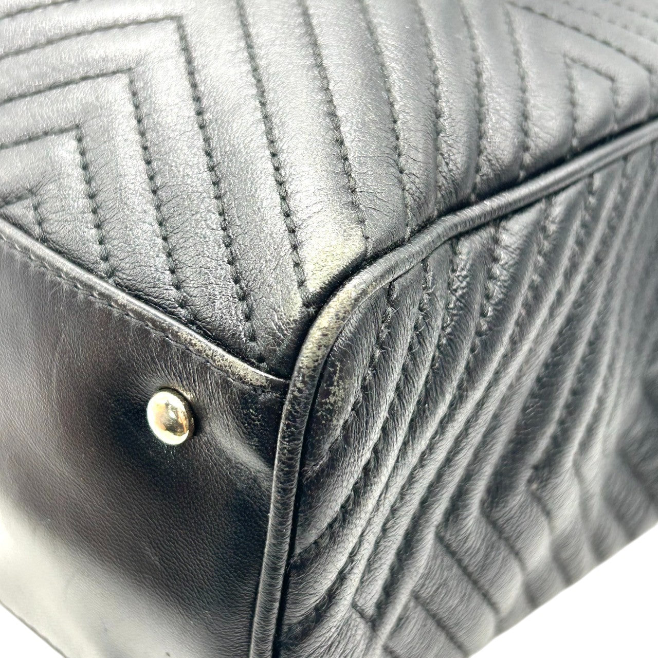 バリー BALLY ハンドバッグ トートバッグ キルティング 幾何学模様 レザー 本革 ブラック 黒 ロゴ金具 タッセルチャーム付き レディース エレガント クラシック フォーマル ビジネス 通勤 自立可 クリーニング済み s53