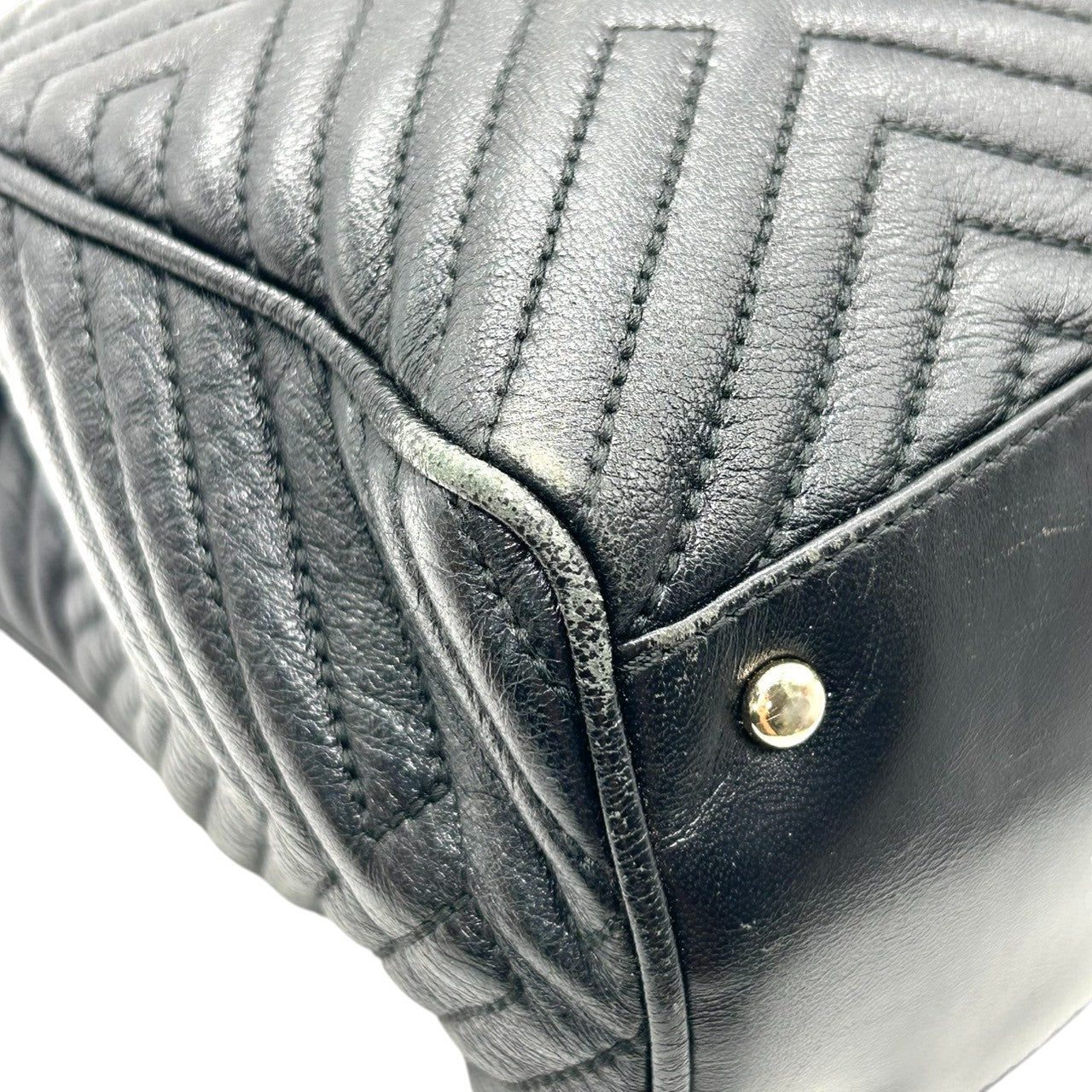 バリー BALLY ハンドバッグ トートバッグ キルティング 幾何学模様 レザー 本革 ブラック 黒 ロゴ金具 タッセルチャーム付き レディース エレガント クラシック フォーマル ビジネス 通勤 自立可 クリーニング済み s53