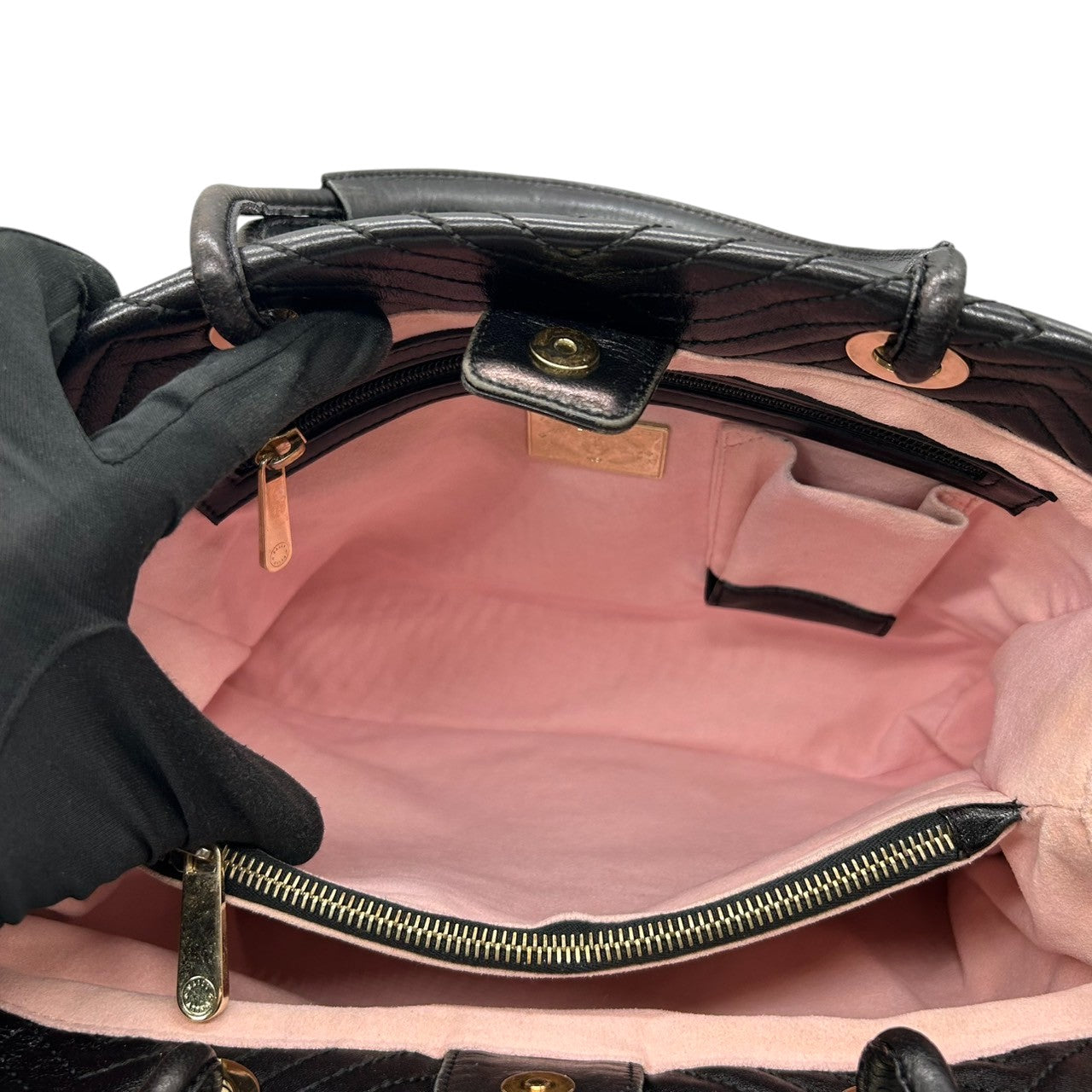 バリー BALLY ハンドバッグ トートバッグ キルティング 幾何学模様 レザー 本革 ブラック 黒 ロゴ金具 タッセルチャーム付き レディース エレガント クラシック フォーマル ビジネス 通勤 自立可 クリーニング済み s53