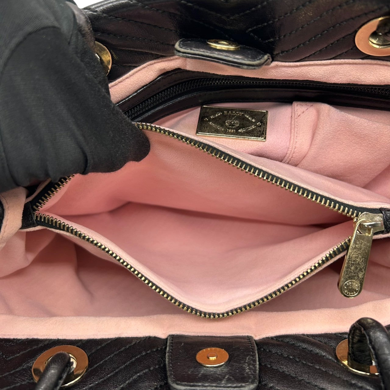 バリー BALLY ハンドバッグ トートバッグ キルティング 幾何学模様 レザー 本革 ブラック 黒 ロゴ金具 タッセルチャーム付き レディース エレガント クラシック フォーマル ビジネス 通勤 自立可 クリーニング済み s53