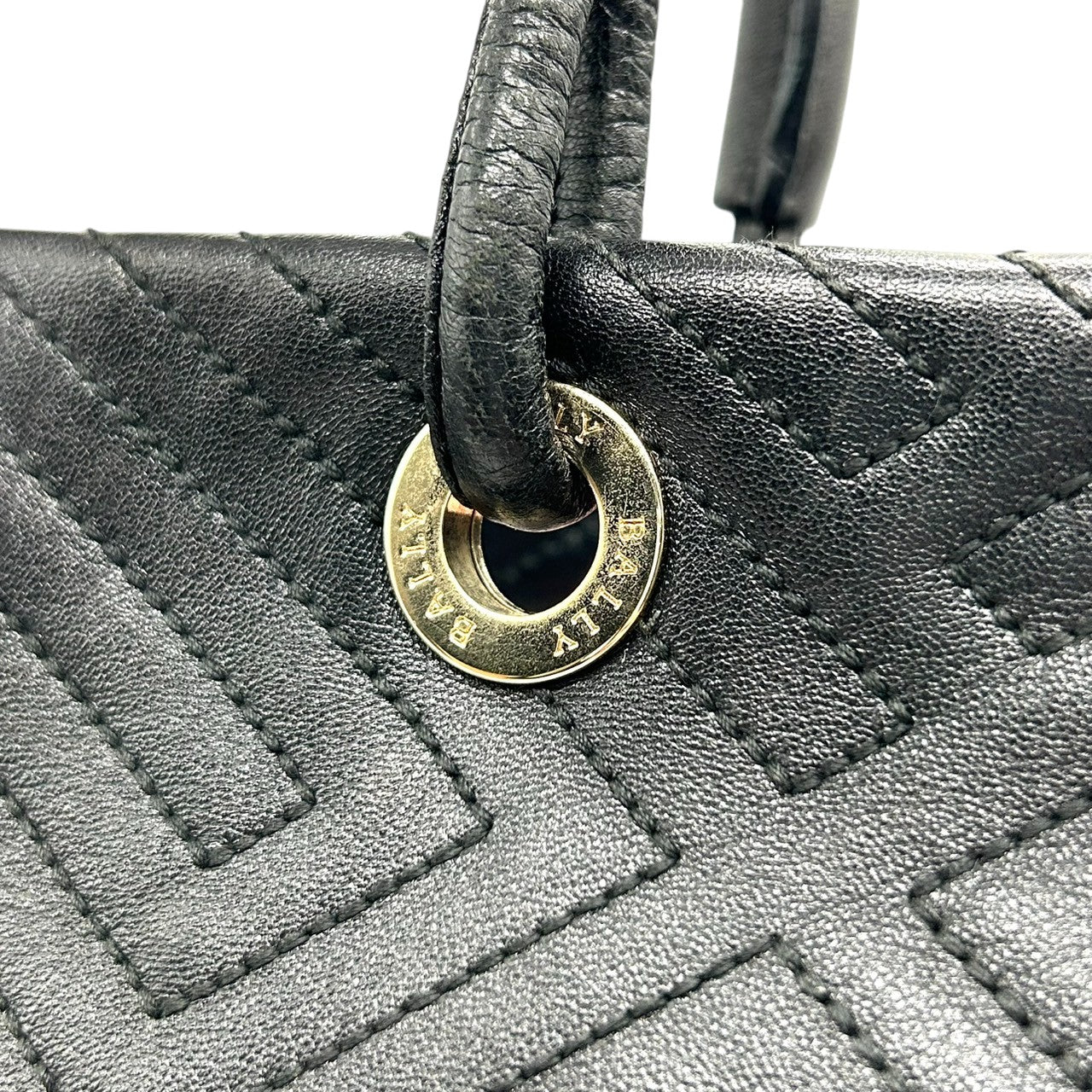 バリー BALLY ハンドバッグ トートバッグ キルティング 幾何学模様 レザー 本革 ブラック 黒 ロゴ金具 タッセルチャーム付き レディース エレガント クラシック フォーマル ビジネス 通勤 自立可 クリーニング済み s53