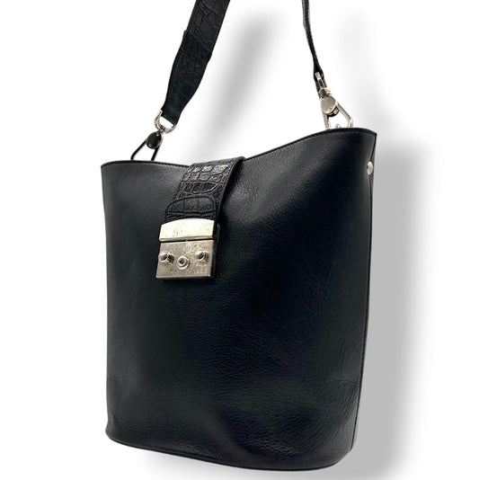 【美品】バーニーズニューヨーク BARNEYS NEWYORK ショルダーバッグ バケツバッグ レザー 本革 クロコ型押し ブラック 黒 シルバー金具 レディース エレガント モダン ワンショルダー 斜め掛け可 自立可 クリーニング済み F