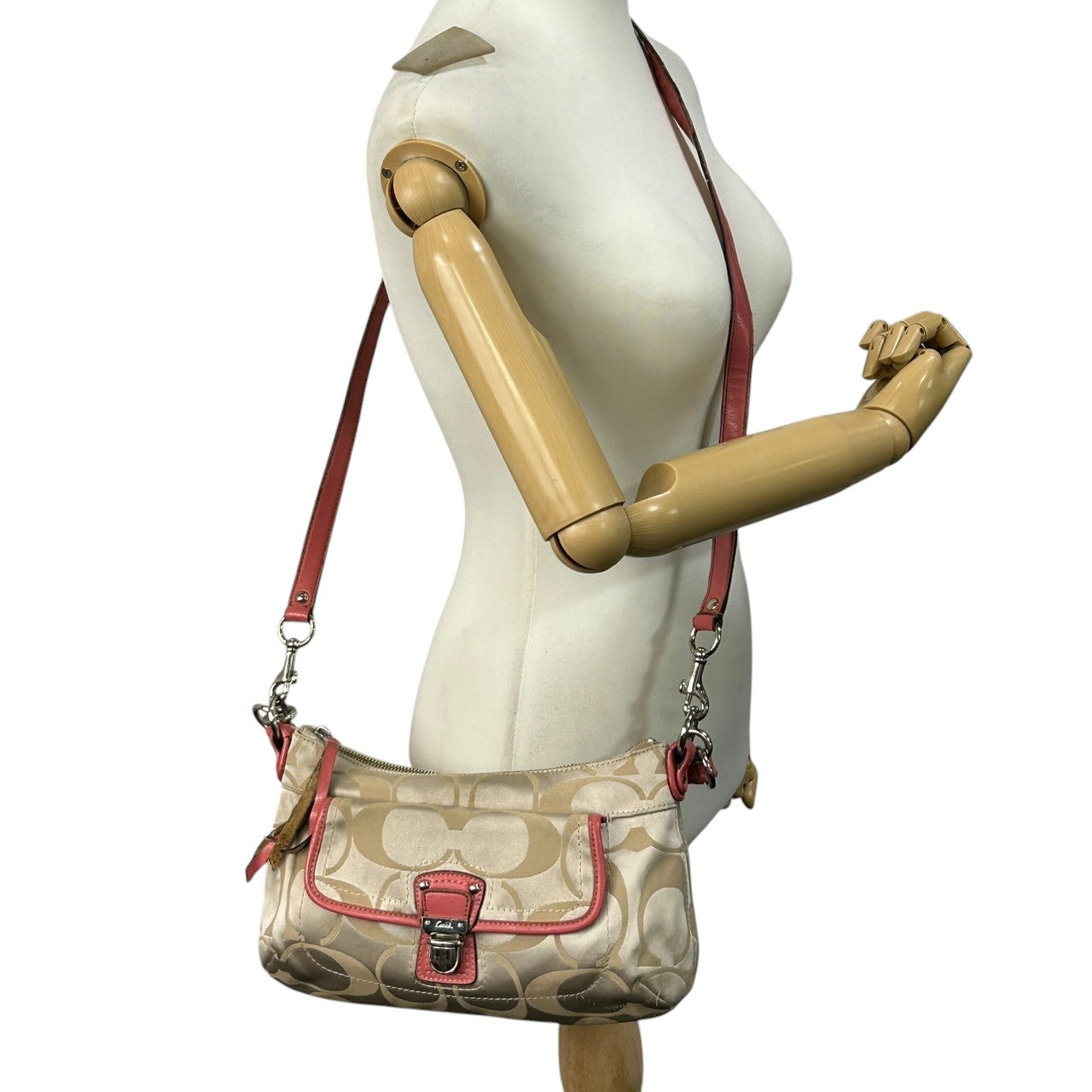 コーチ COACH ハンドバッグ ショルダーバッグ 2WAY シグネチャー 18983 ナイロン レザー ベージュ ピンク レディース フェミニン かわいい 人気モデル ワンショルダー 斜め掛け可 肩掛け クリーニング済み s32