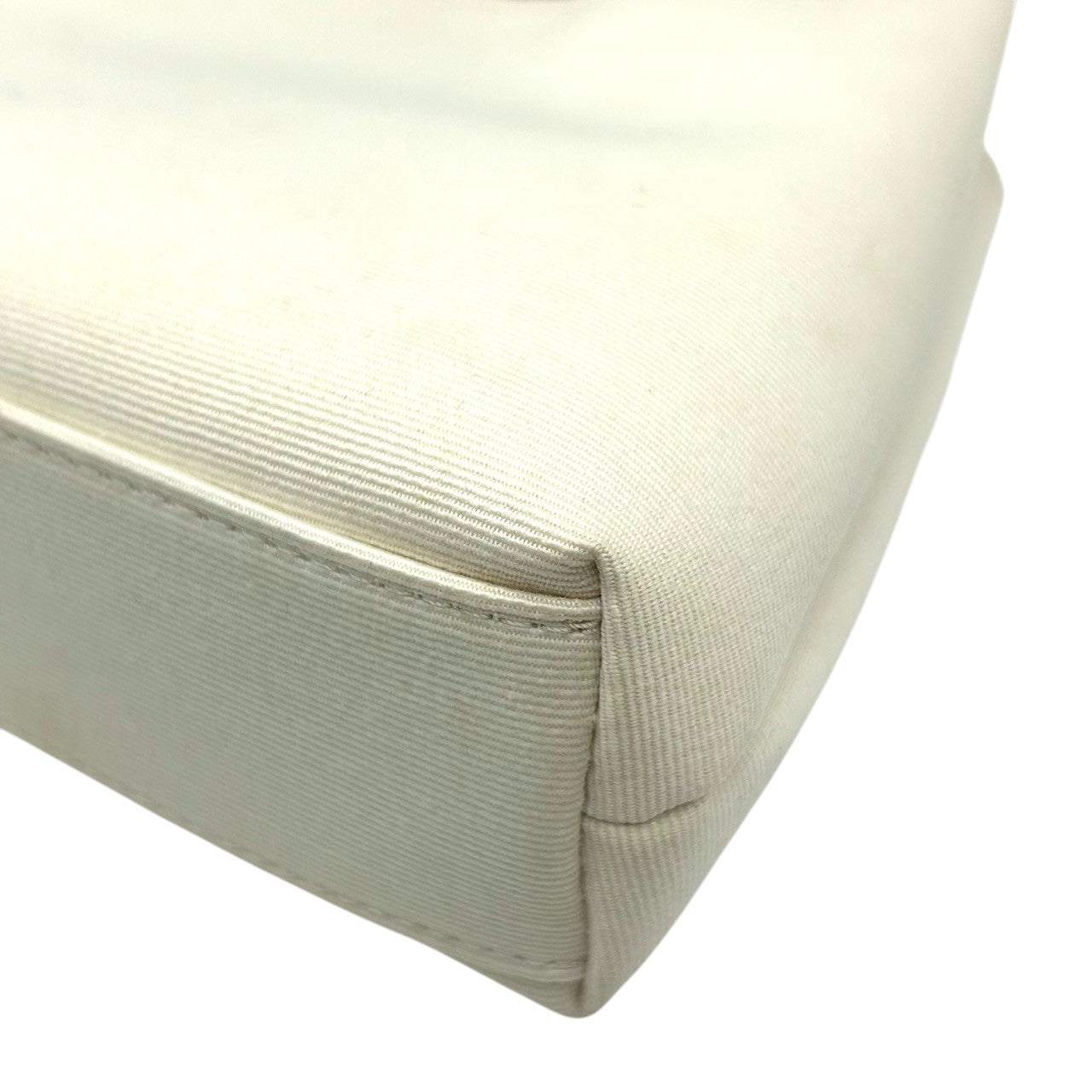 【美品/箱付き】ニナリッチ NINA RICCI ハンドバッグ ミニバッグ キャンバス ウッドハンドル リングハンドル ホワイト 白 リボンモチーフ レディース エレガント フェミニン パーティ コンパクト 自立可 クリーニング済み H