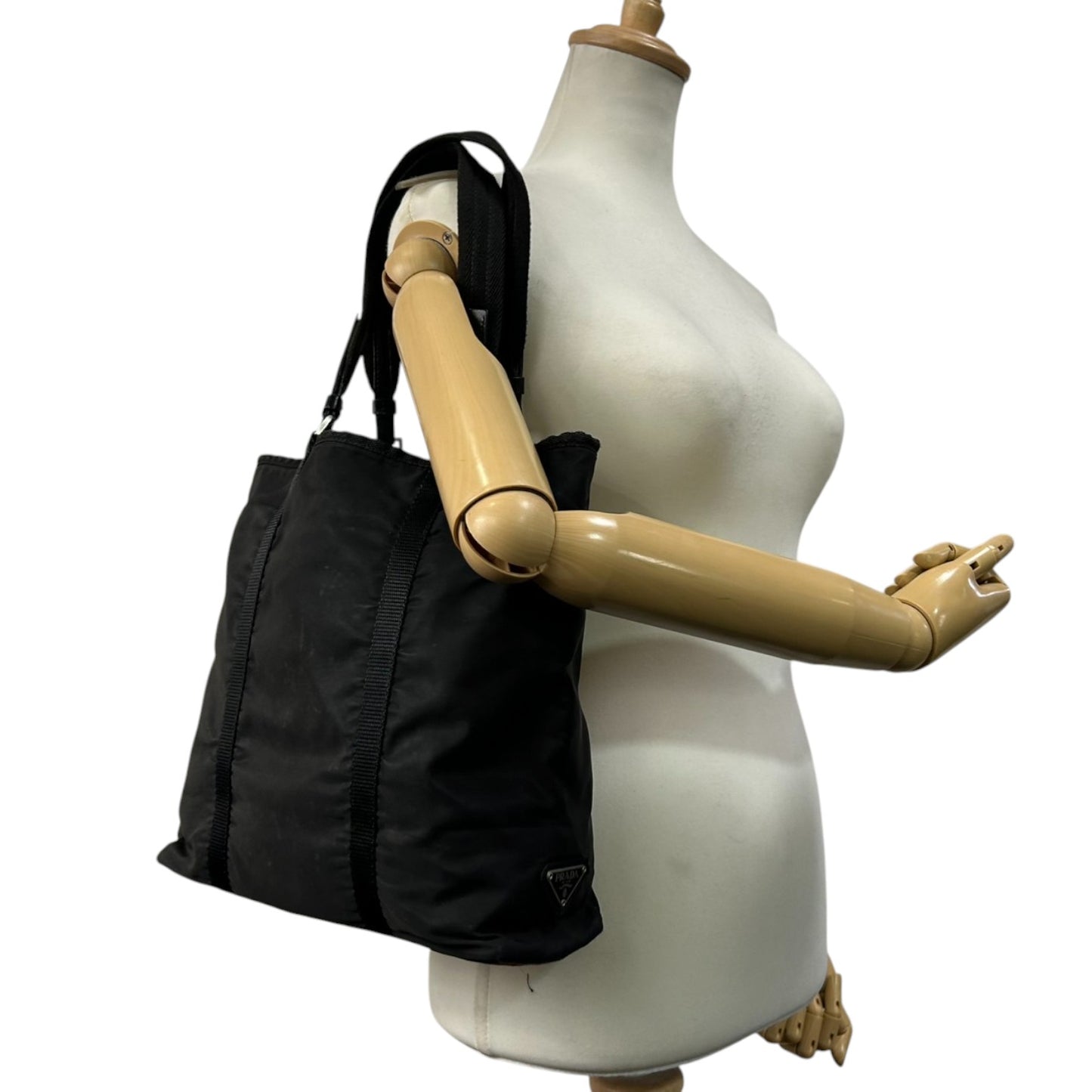 プラダ PRADA トートバッグ ハンドバッグ ナイロン テスート ブラック 黒 ロゴ A4収納可 ビジネス 通勤 通学 レディース メンズ ユニセックス 定番人気モデル 軽量 肩掛け ワンショルダー 三角ロゴプレート s32