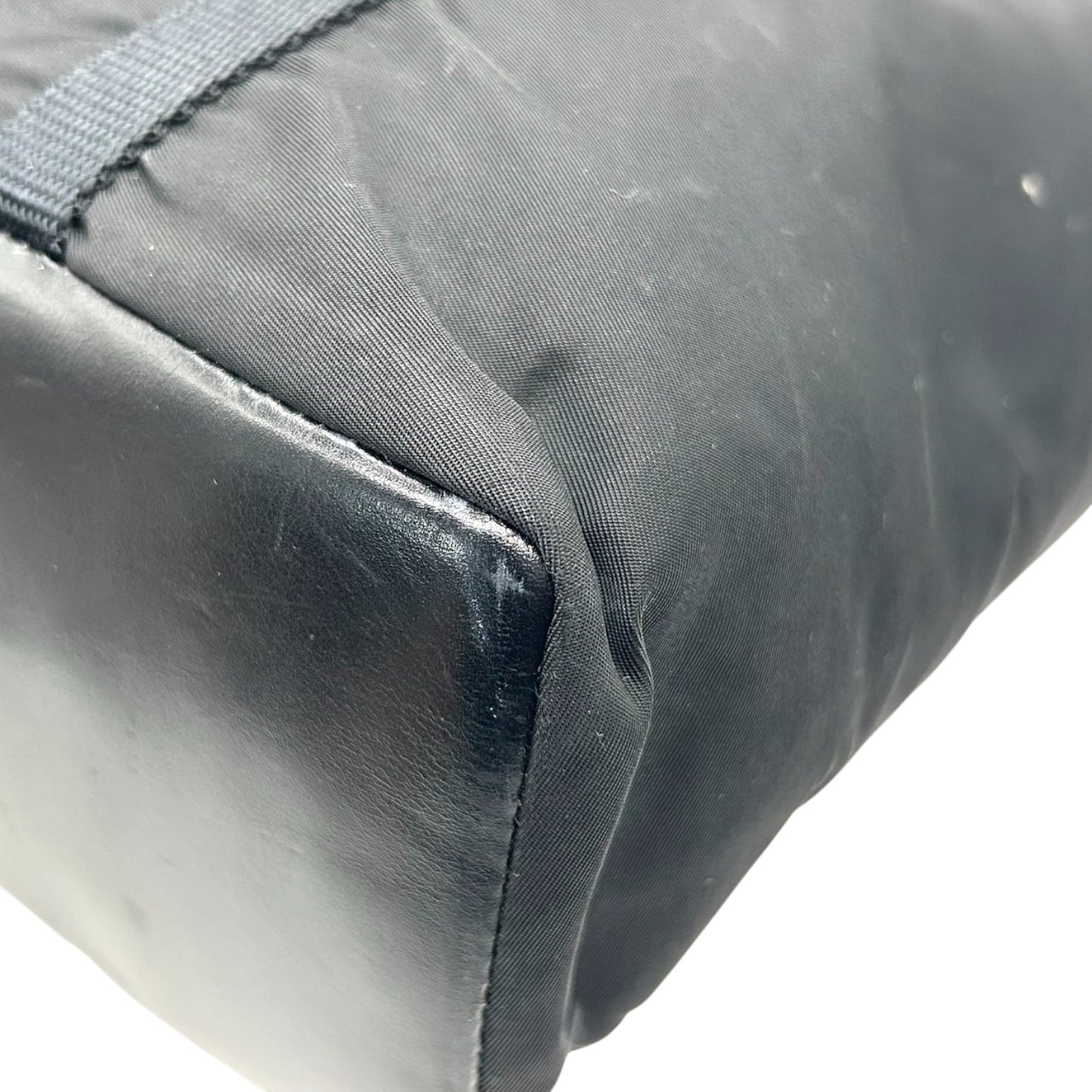 プラダ PRADA トートバッグ ハンドバッグ ナイロン テスート ブラック 黒 ロゴ A4収納可 ビジネス 通勤 通学 レディース メンズ ユニセックス 定番人気モデル 軽量 肩掛け ワンショルダー 三角ロゴプレート s32