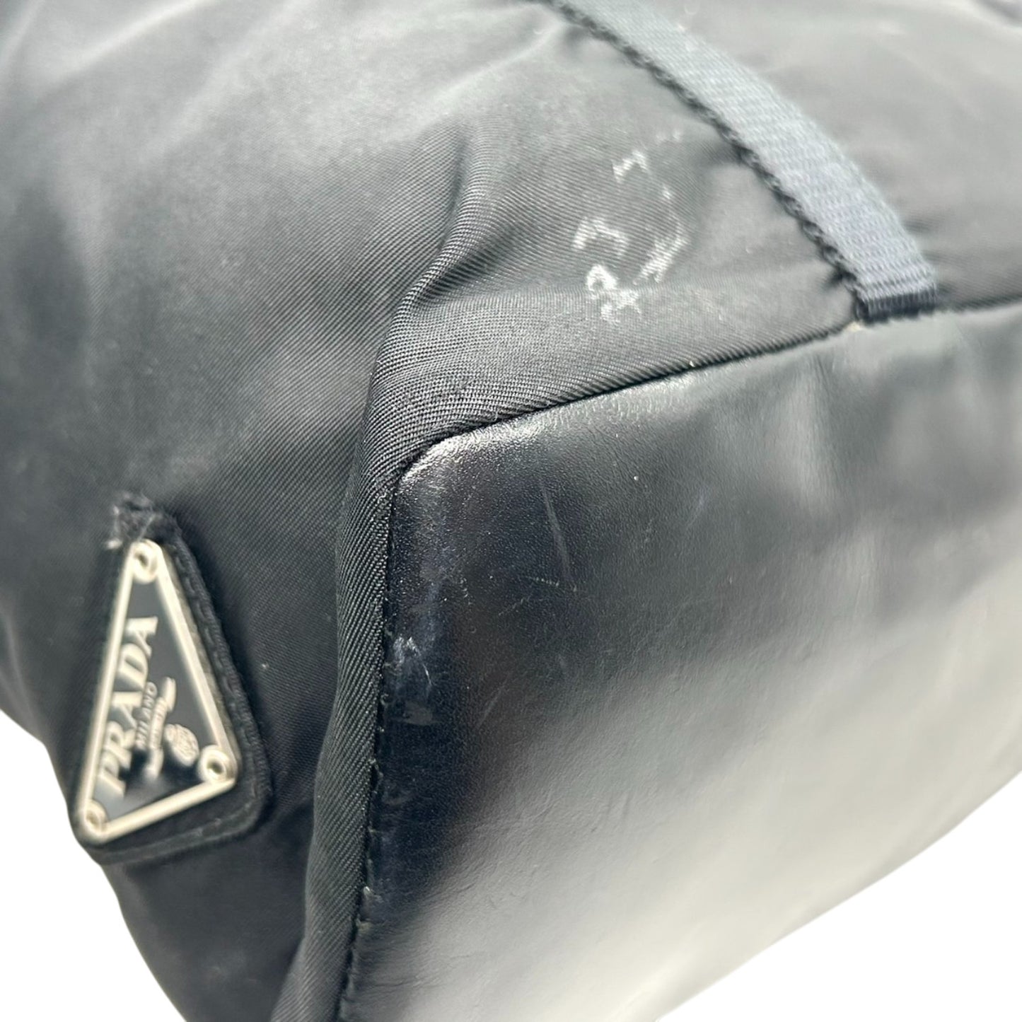 プラダ PRADA トートバッグ ハンドバッグ ナイロン テスート ブラック 黒 ロゴ A4収納可 ビジネス 通勤 通学 レディース メンズ ユニセックス 定番人気モデル 軽量 肩掛け ワンショルダー 三角ロゴプレート s32