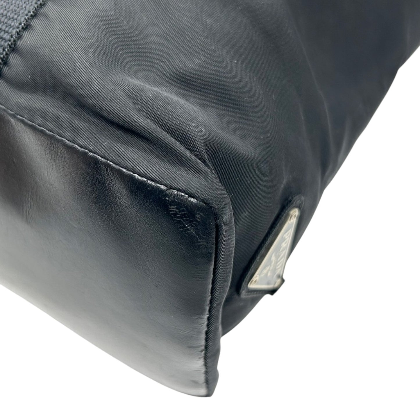 プラダ PRADA トートバッグ ハンドバッグ ナイロン テスート ブラック 黒 ロゴ A4収納可 ビジネス 通勤 通学 レディース メンズ ユニセックス 定番人気モデル 軽量 肩掛け ワンショルダー 三角ロゴプレート s32