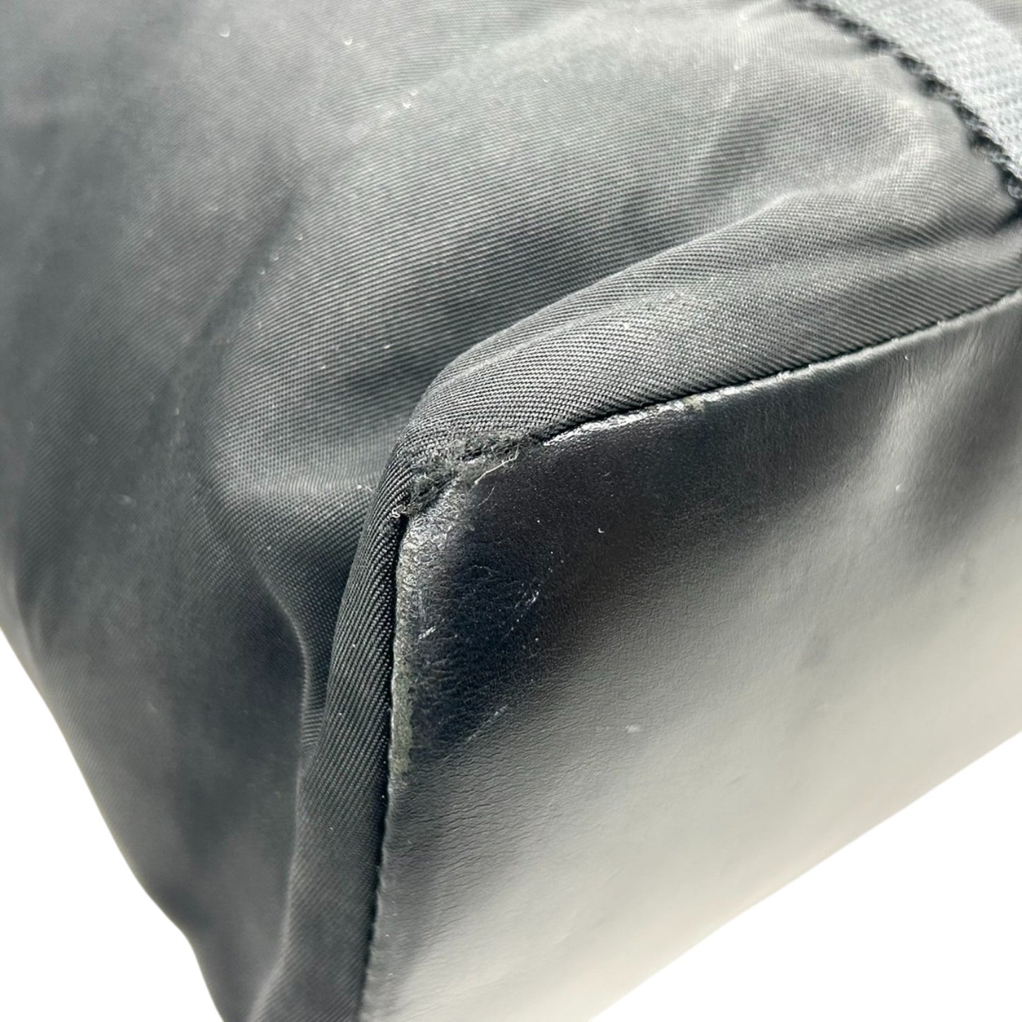 プラダ PRADA トートバッグ ハンドバッグ ナイロン テスート ブラック 黒 ロゴ A4収納可 ビジネス 通勤 通学 レディース メンズ ユニセックス 定番人気モデル 軽量 肩掛け ワンショルダー 三角ロゴプレート s32