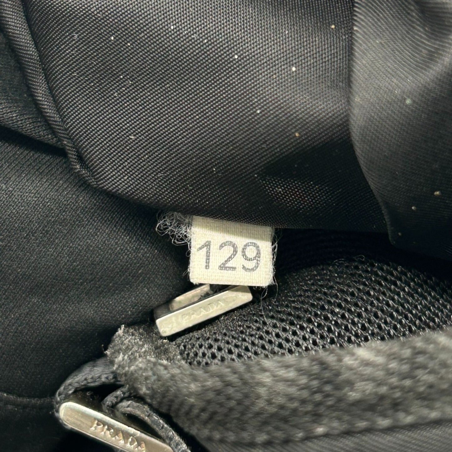 プラダ PRADA トートバッグ ハンドバッグ ナイロン テスート ブラック 黒 ロゴ A4収納可 ビジネス 通勤 通学 レディース メンズ ユニセックス 定番人気モデル 軽量 肩掛け ワンショルダー 三角ロゴプレート s32