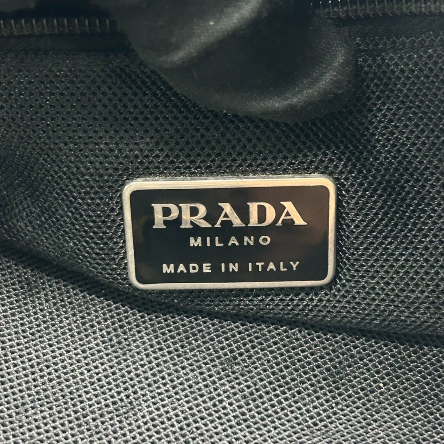 プラダ PRADA トートバッグ ハンドバッグ ナイロン テスート ブラック 黒 ロゴ A4収納可 ビジネス 通勤 通学 レディース メンズ ユニセックス 定番人気モデル 軽量 肩掛け ワンショルダー 三角ロゴプレート s32